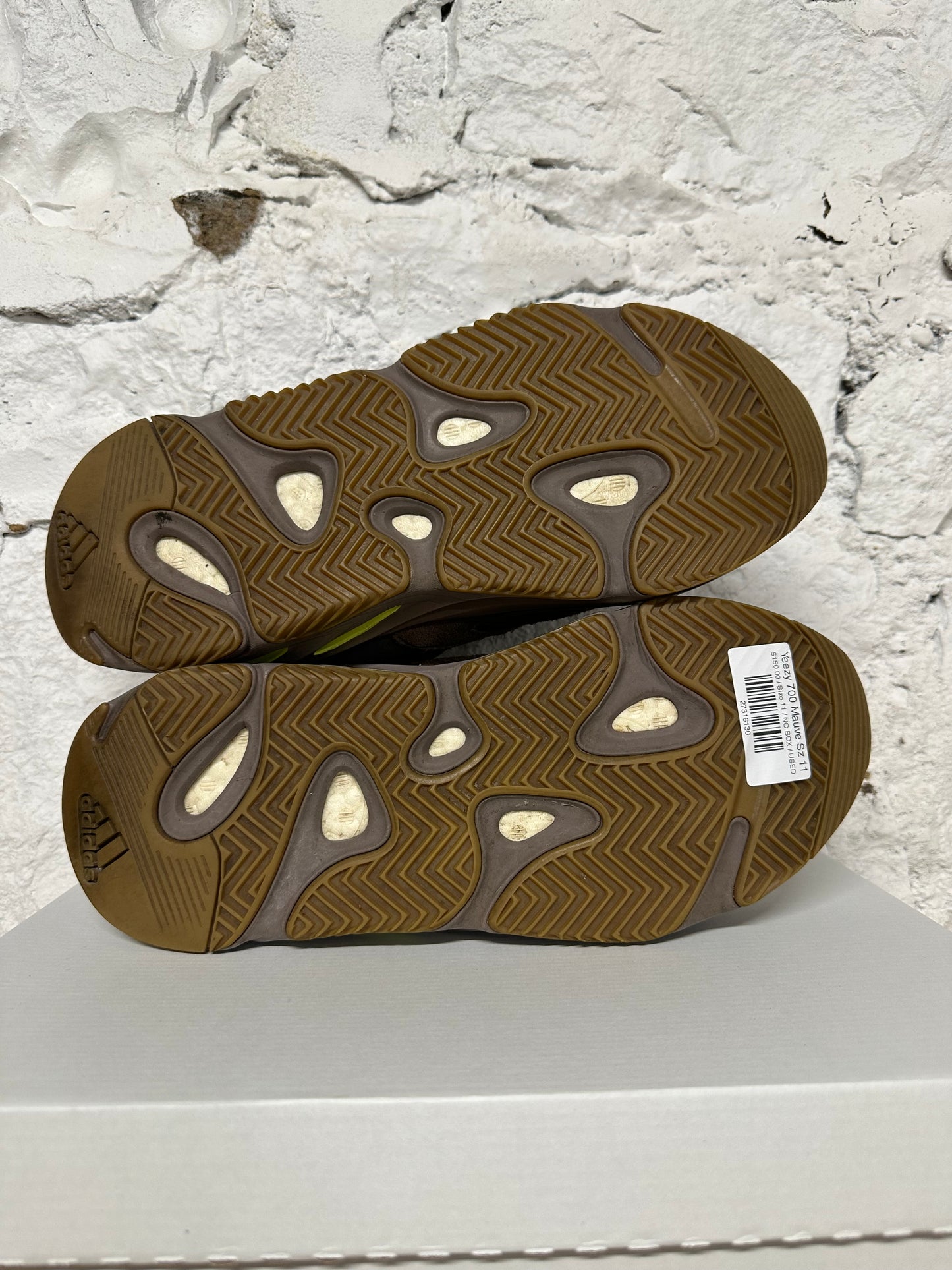 Yeezy 700 Mauve Sz 11