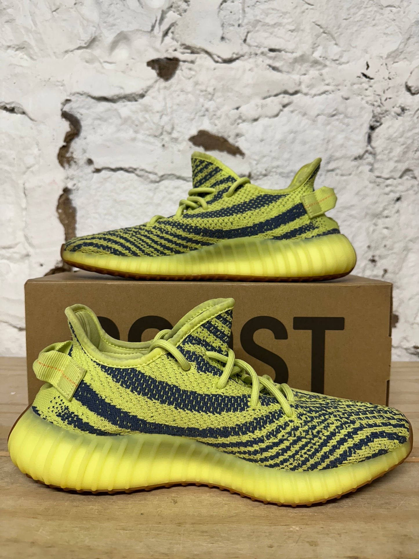 Yeezy 350 V2 Semi Frozen Yellow Sz 9