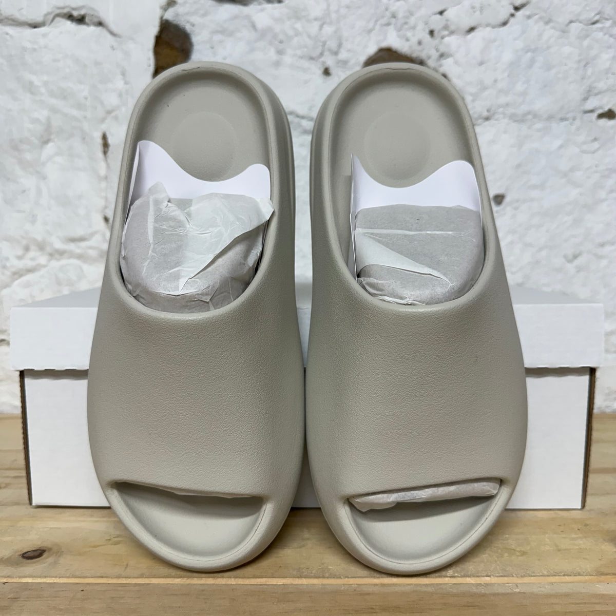 Yeezy Slide 01 Cream Sz 9 DS