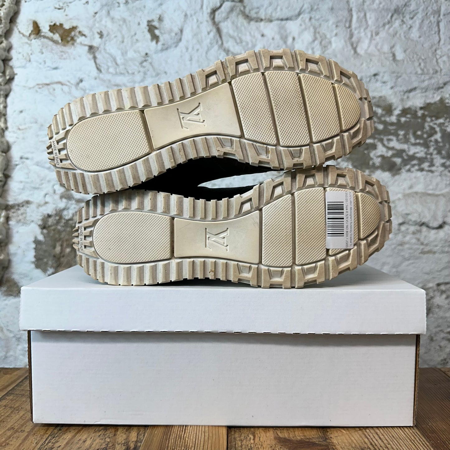 Louis Vuitton Monogram Runaway Sneaker Sz 8.5 (7LV)