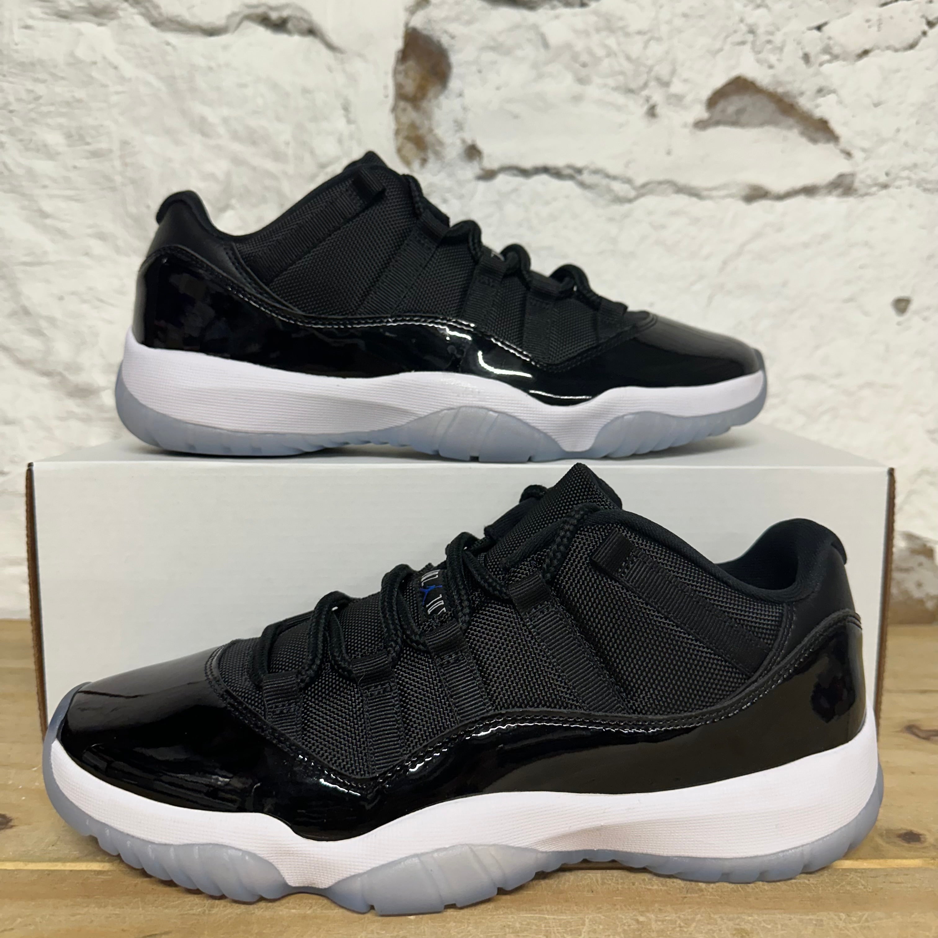 Air Jordan 11 Low Space Jam Sz 9