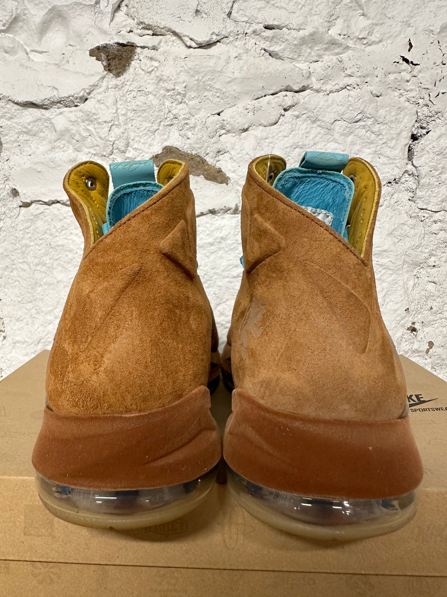 Nike LeBron 10 EXT Hazelnut Sz 10.5 DS