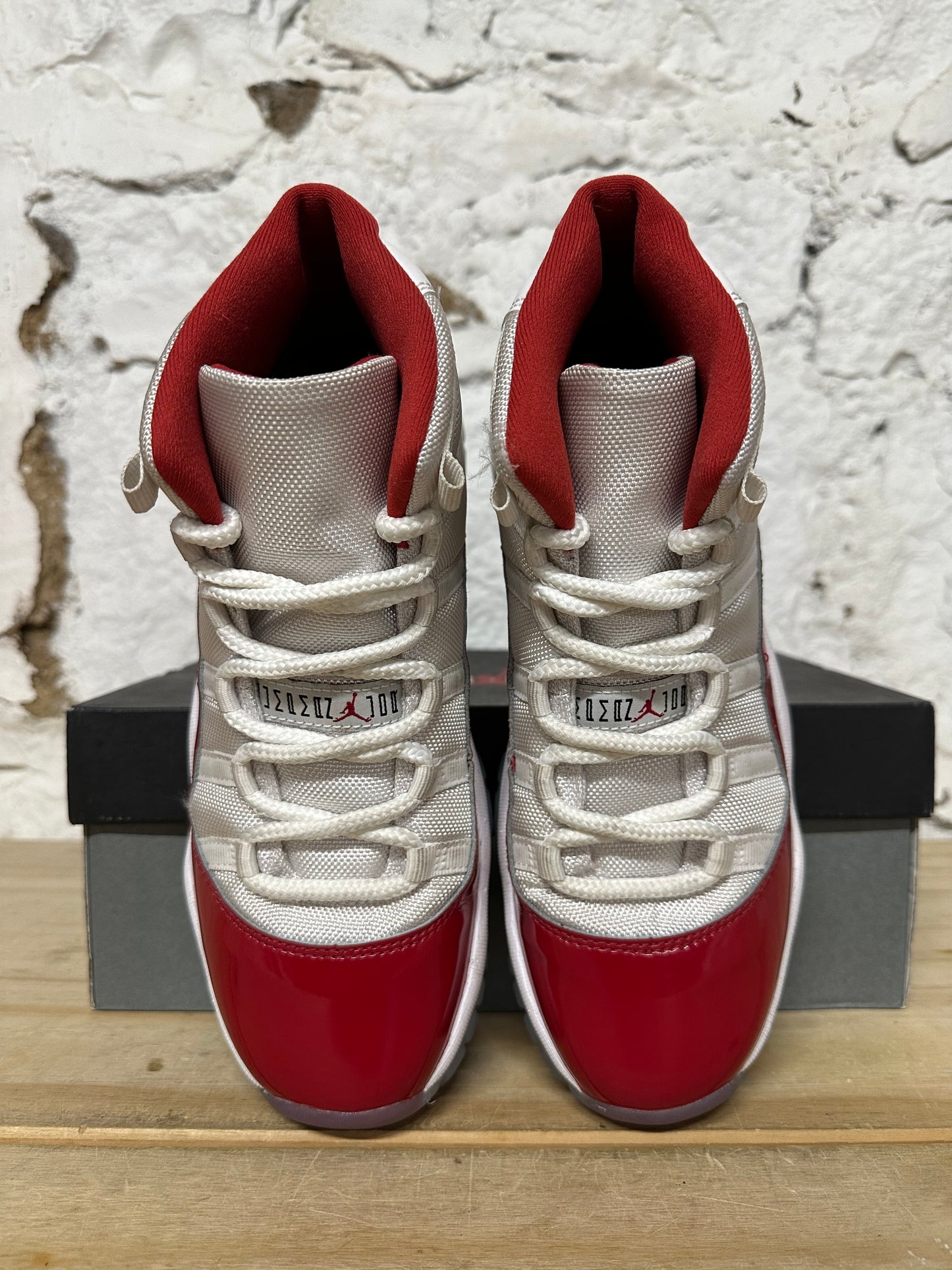 Air Jordan 11 High Cherry Sz 7Y