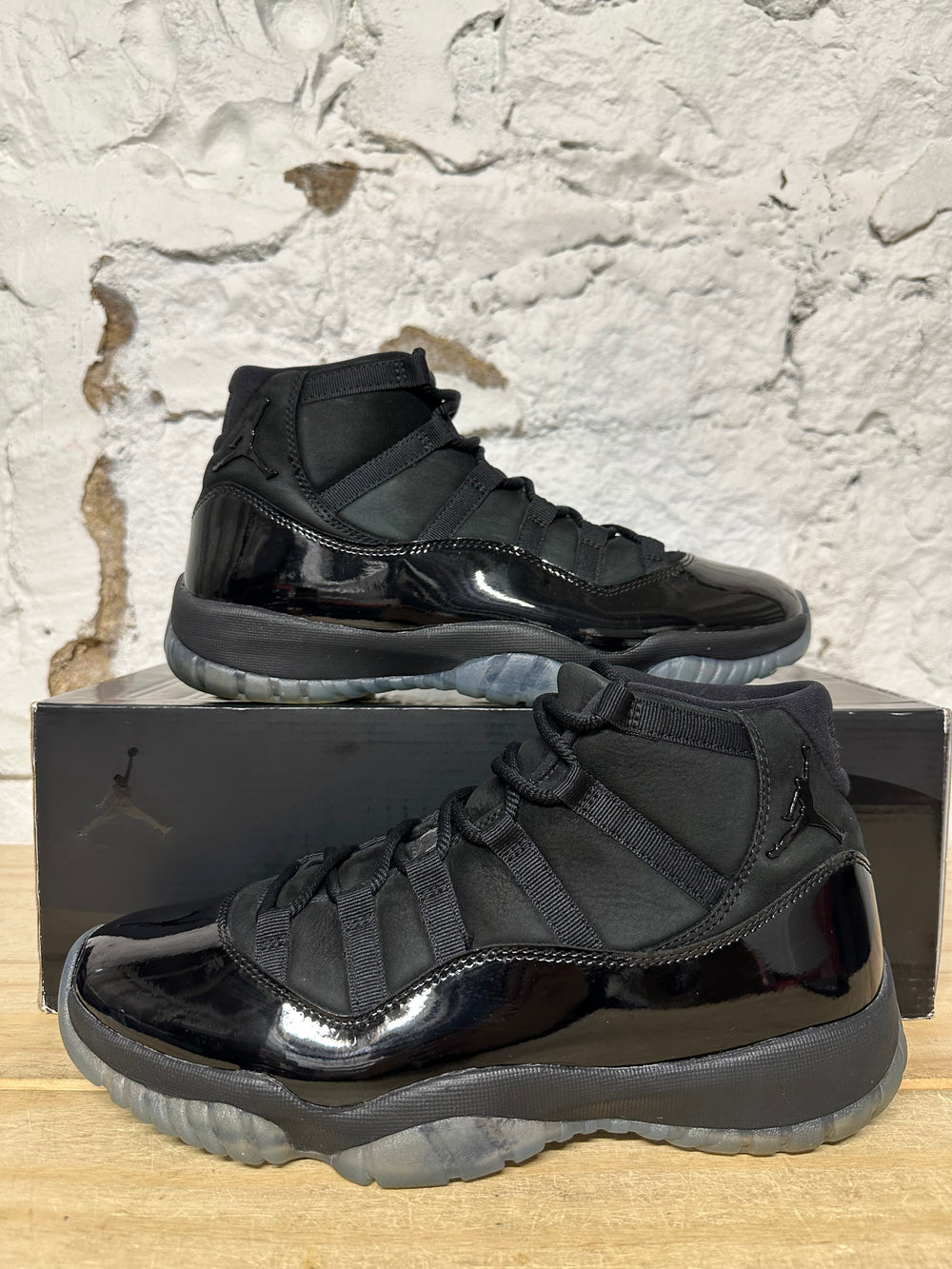 Air Jordan 11 High Cap And Gown Sz 10