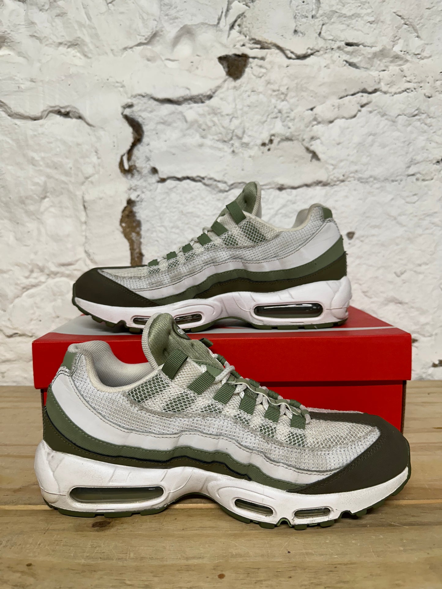 Nike Air Max 95 White Medium Olive Sz 9.5