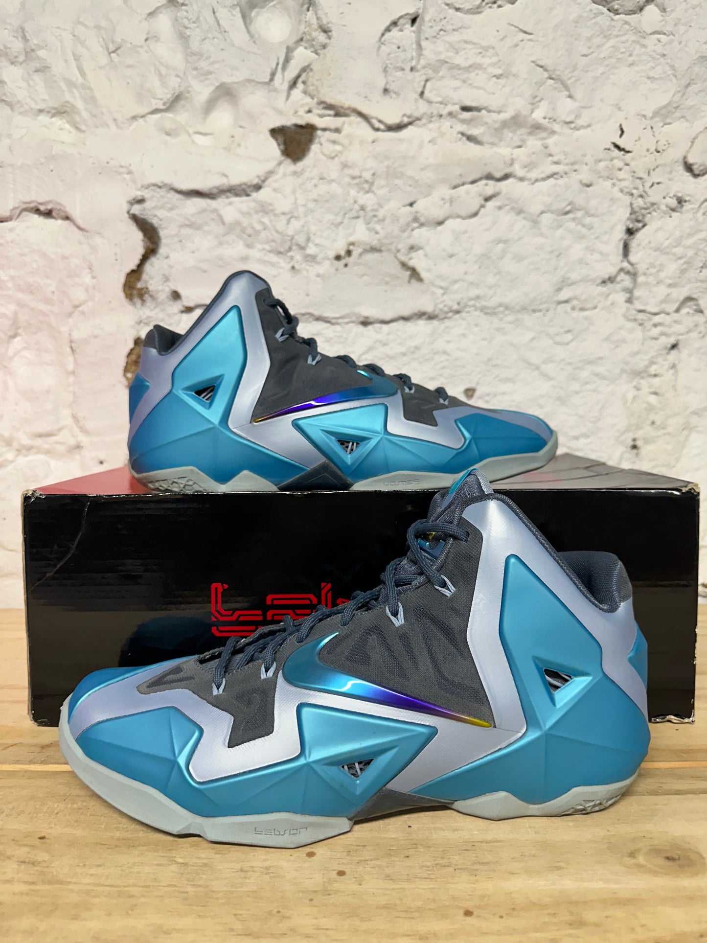 Nike LeBron 11 Gamma Blue Sz 10.5