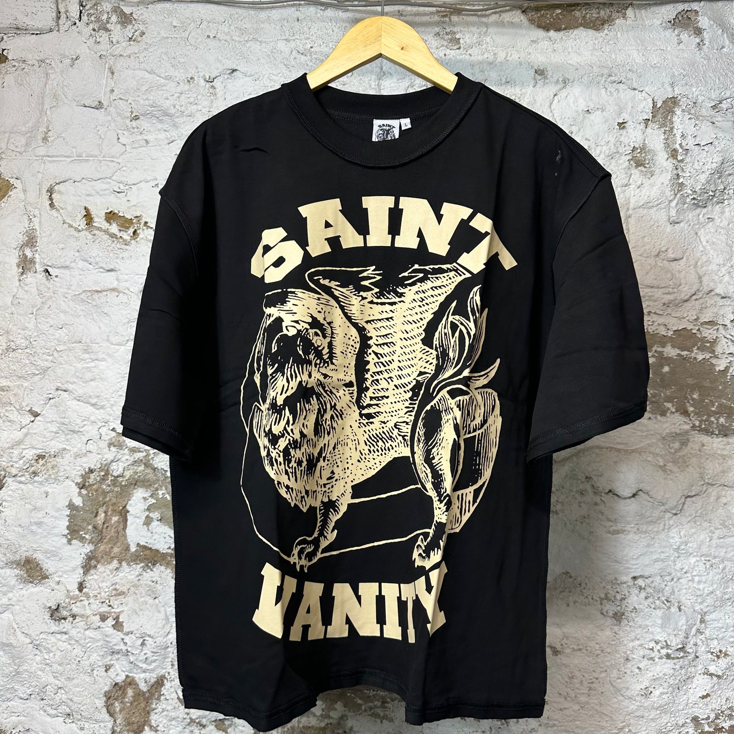 Saint Vanity Cream Griffin Black T-shirt