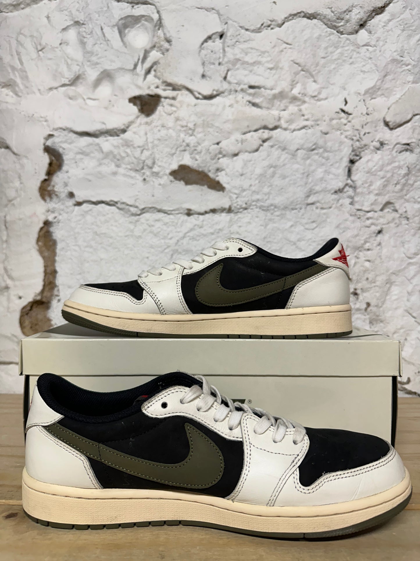 Air Jordan 1 Low Travis Scott Olive Sz 9.5 (11W)