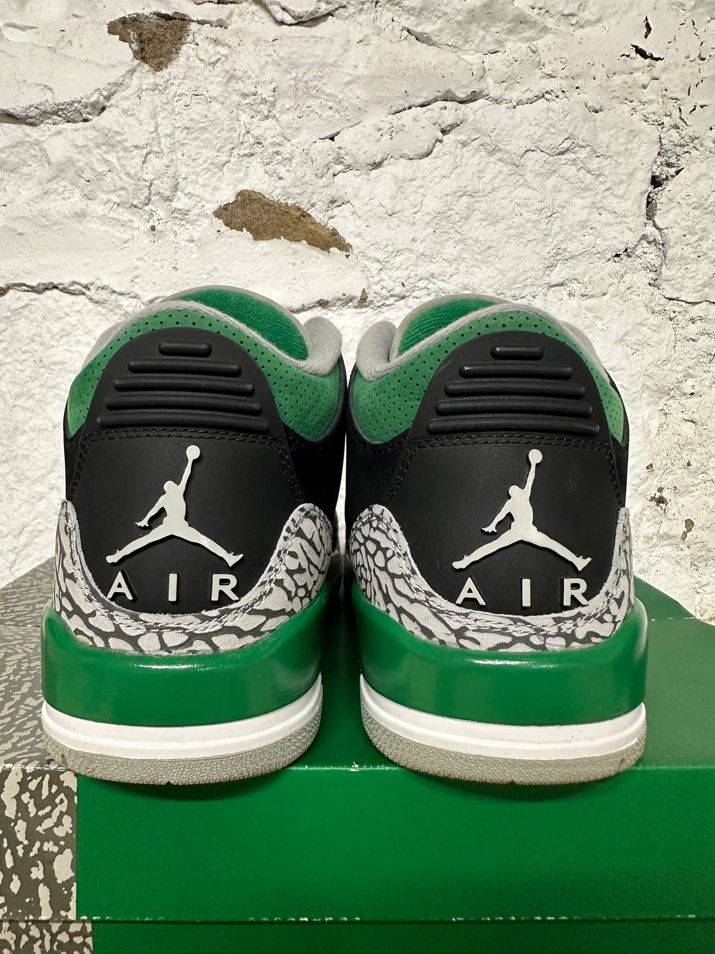 Air Jordan 3 Pine Green Sz 7