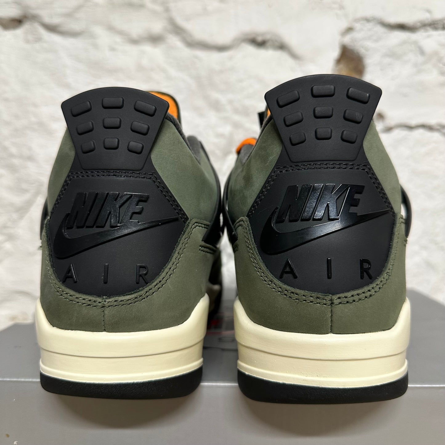 Air Jordan 4 Undefeated Sz 9 DS
