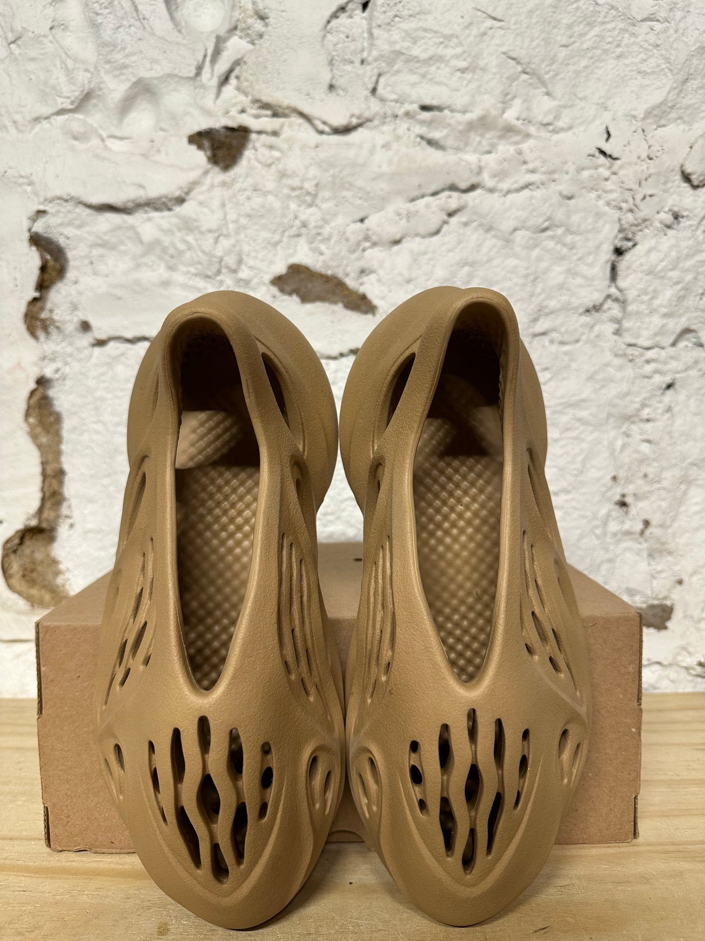 Yeezy Foam RNNR Ochre Sz 8