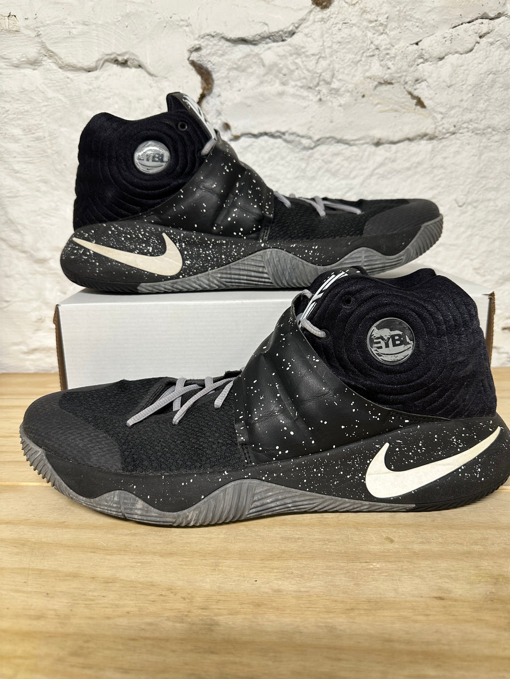 Kyrie 2 EYBL SAMPLE Black Wolf Grey Sz 16