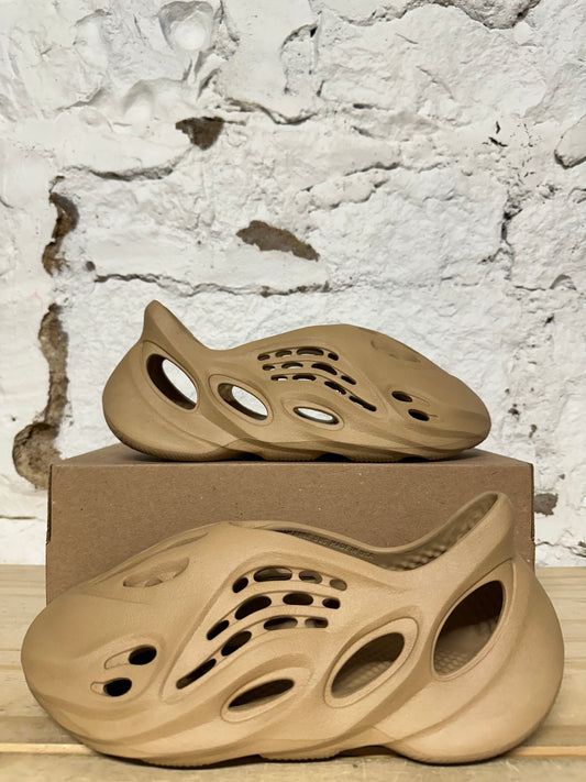 Yeezy Foam RNNR Ochre Sz 8