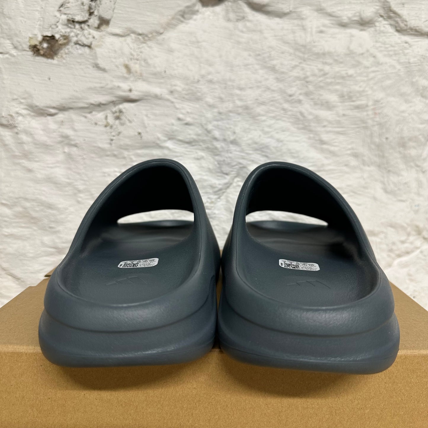 Yeezy Slide Slate Marine Sz 8 DS