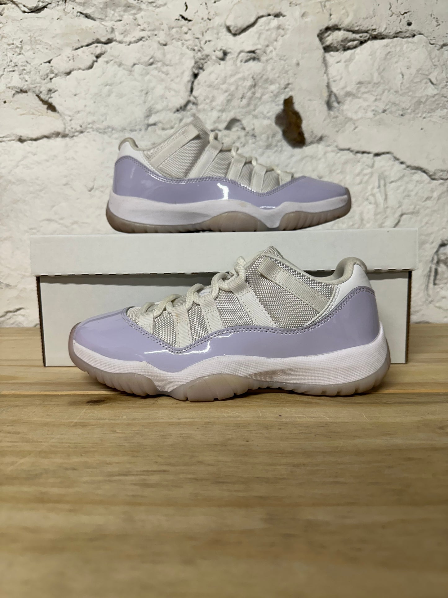 Air Jordan 11 Low Voilet Sz 5.5 (7W)