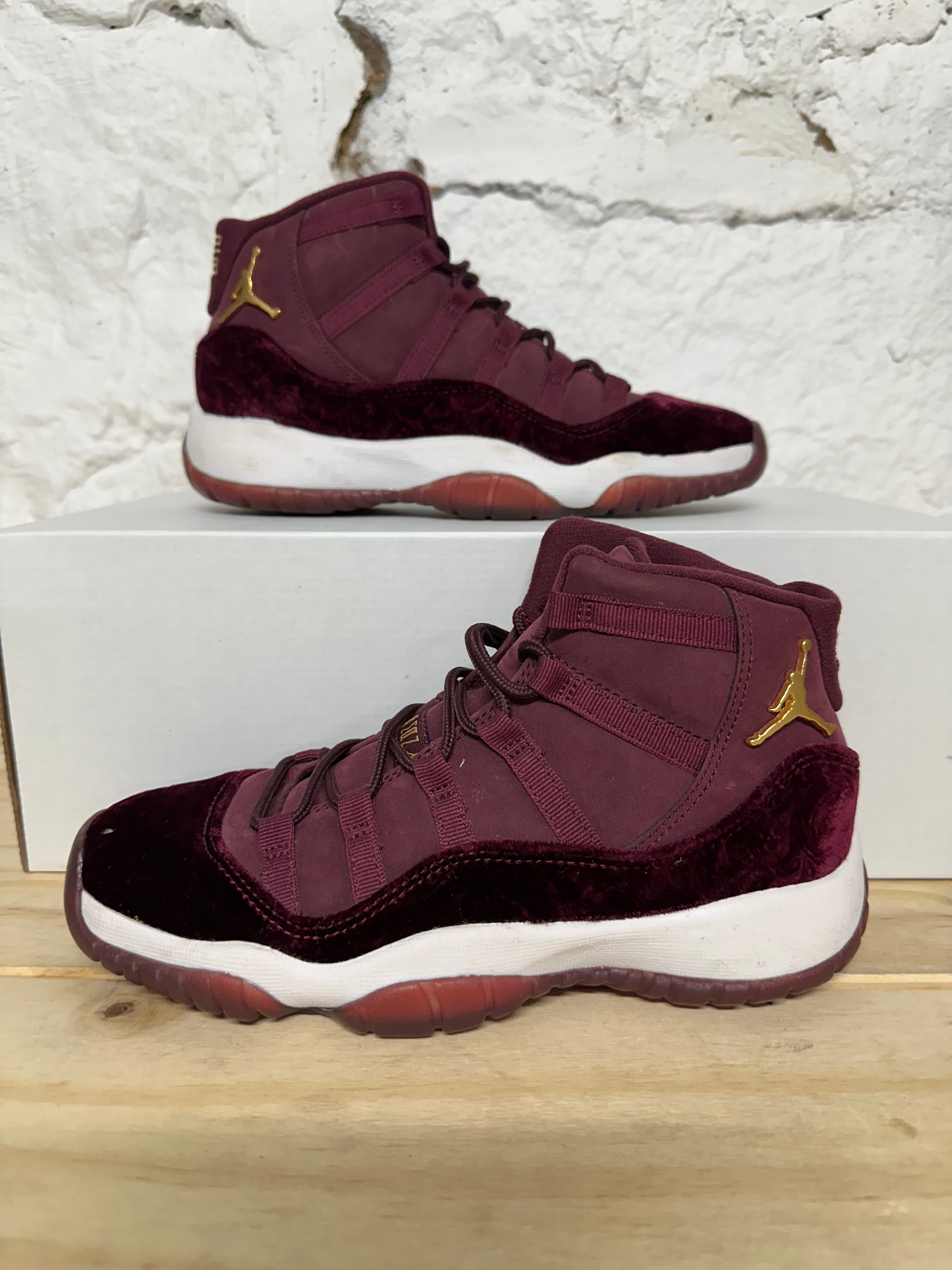 Air Jordan 11 Velvet Sz 4Y