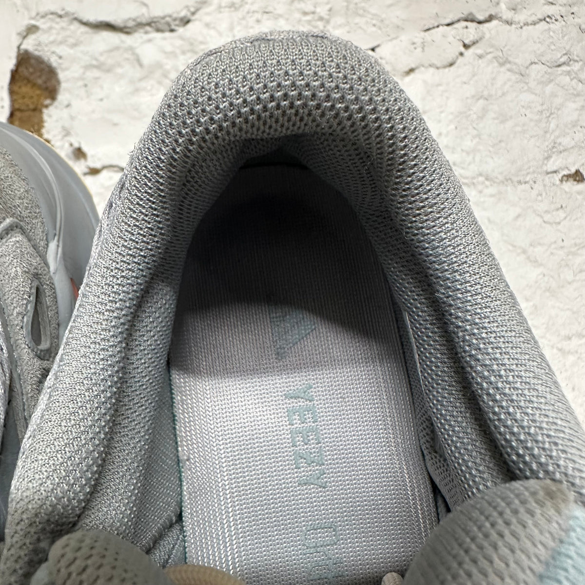 Yeezy 700 Inertia Sz 9.5