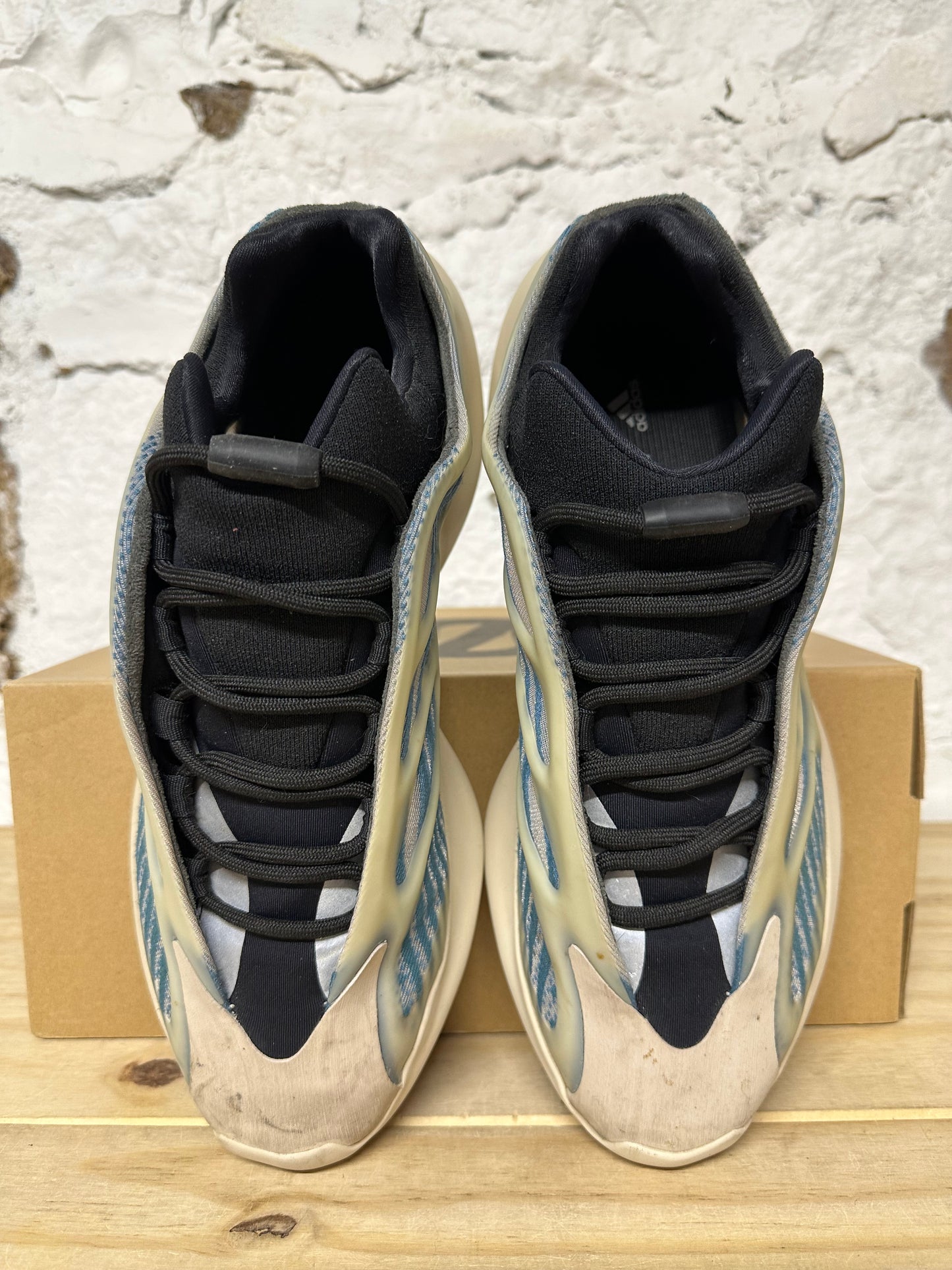 Yeezy 700 Kyanite Sz 10.5