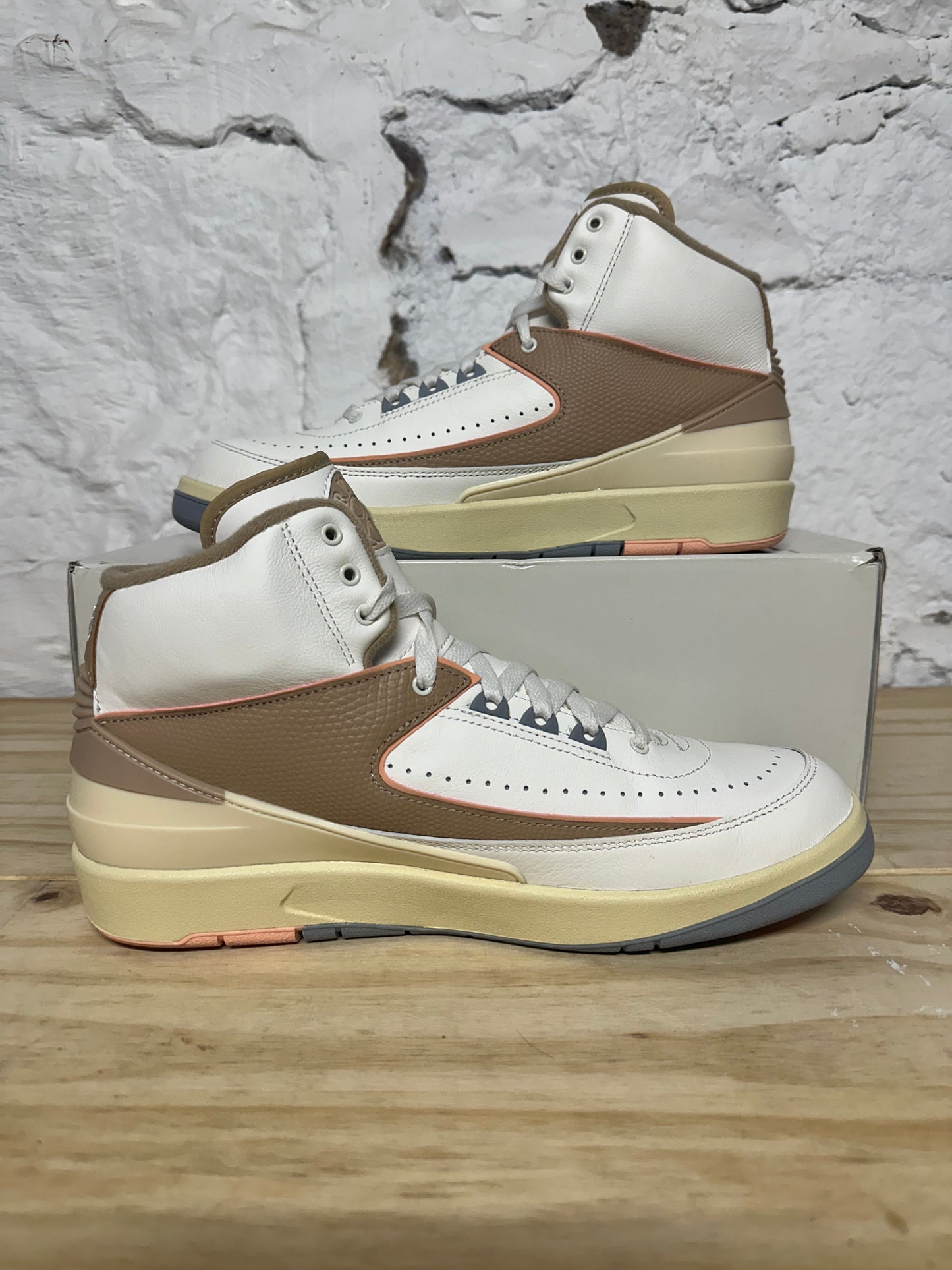 Air Jordan 2 Desert Sail Sz 9.5 (11W)