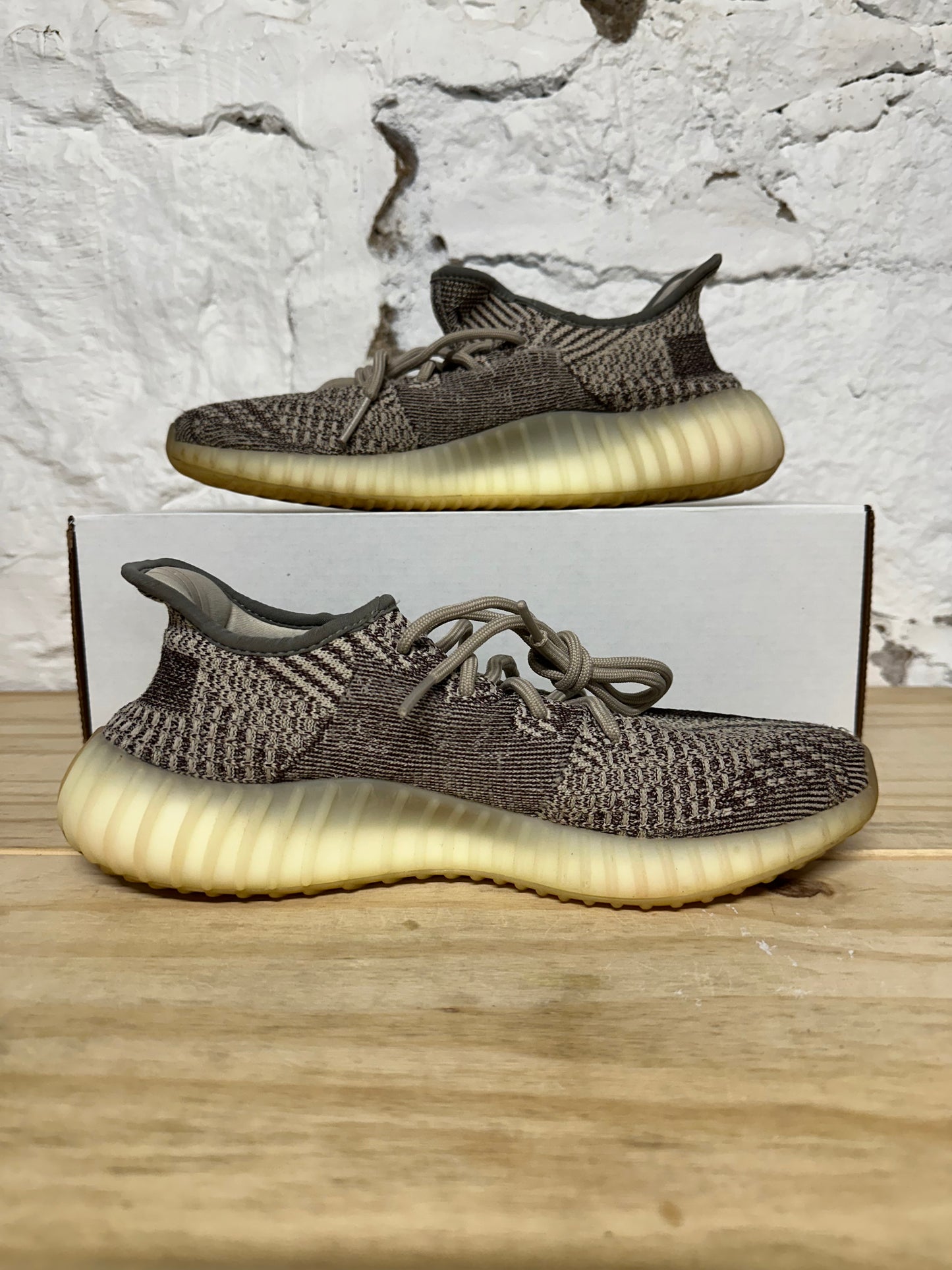 Yeezy 350 V2 Zyon Sz 8.5