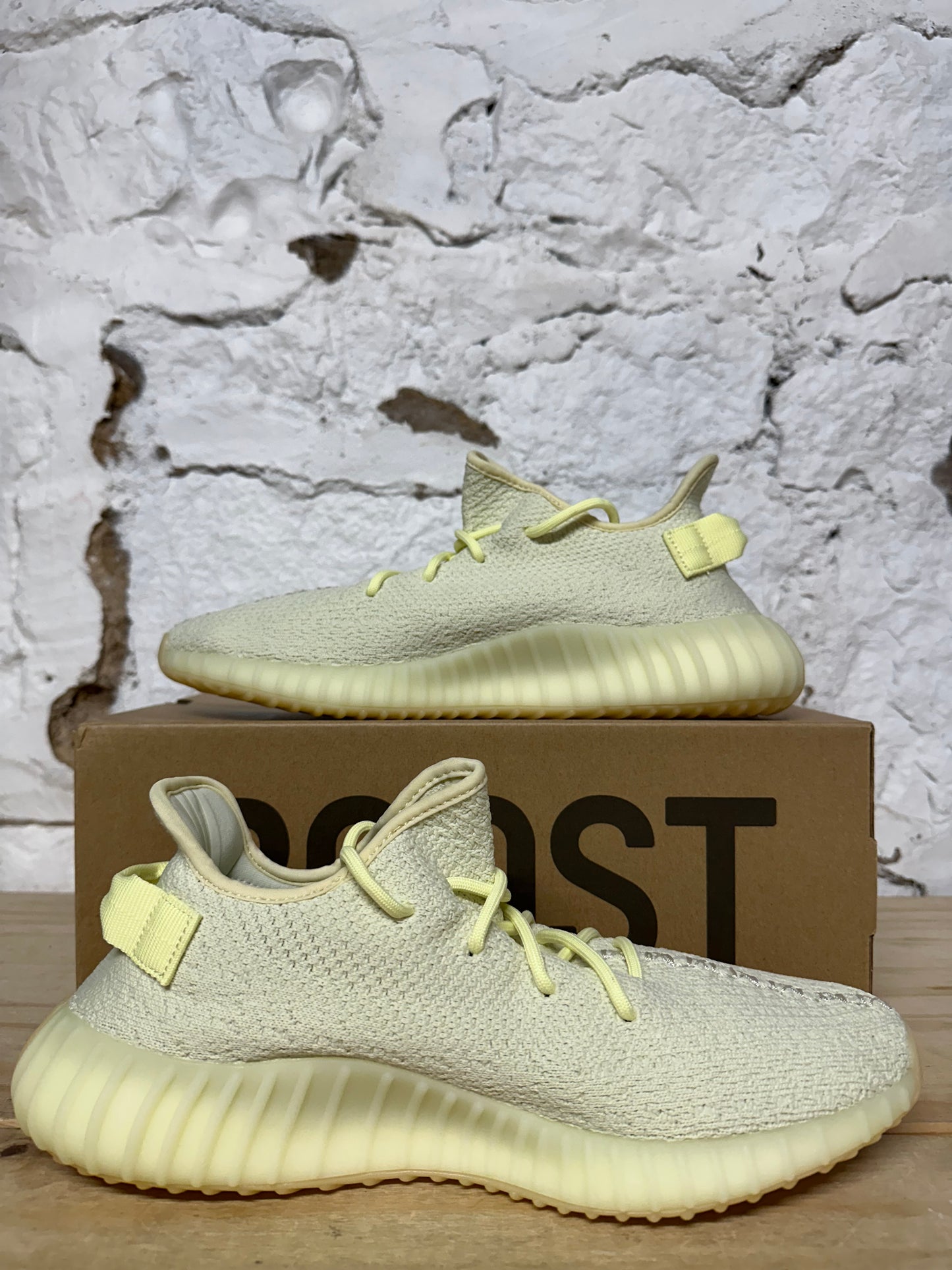 Yeezy 350 V2 Butter Sz 9.5 DS