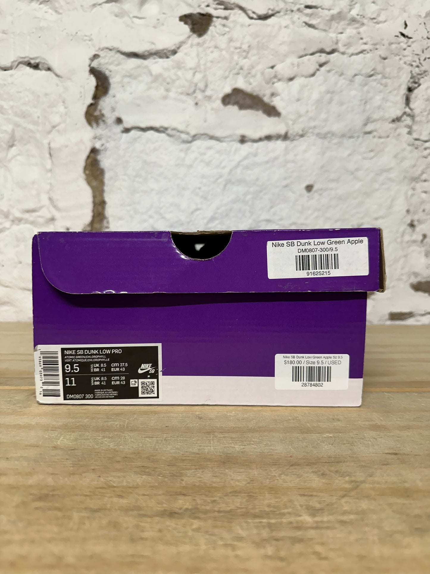 Nike SB Dunk Low Green Apple Sz 9.5