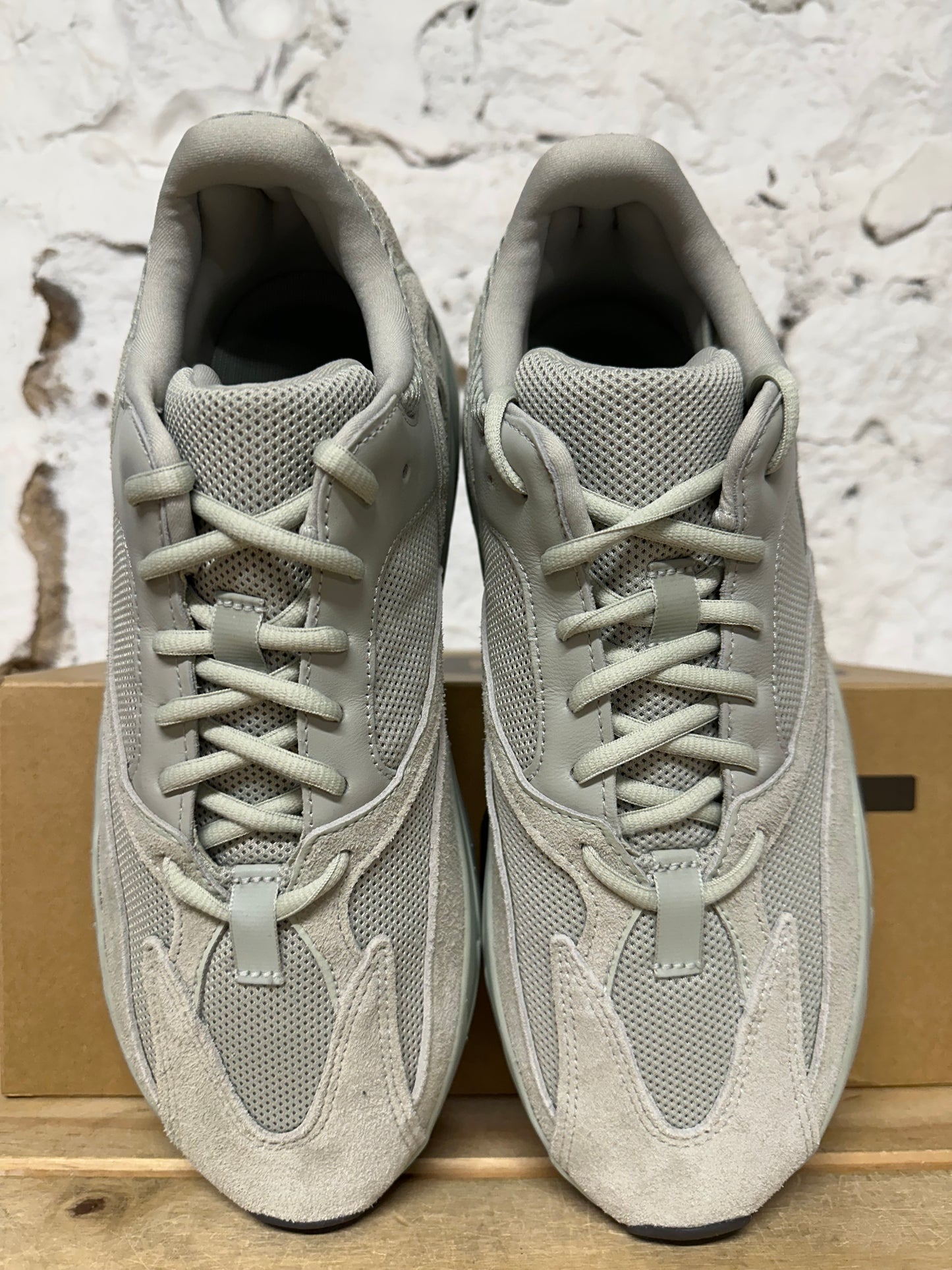 Yeezy 700 Salt Sz 11 DS