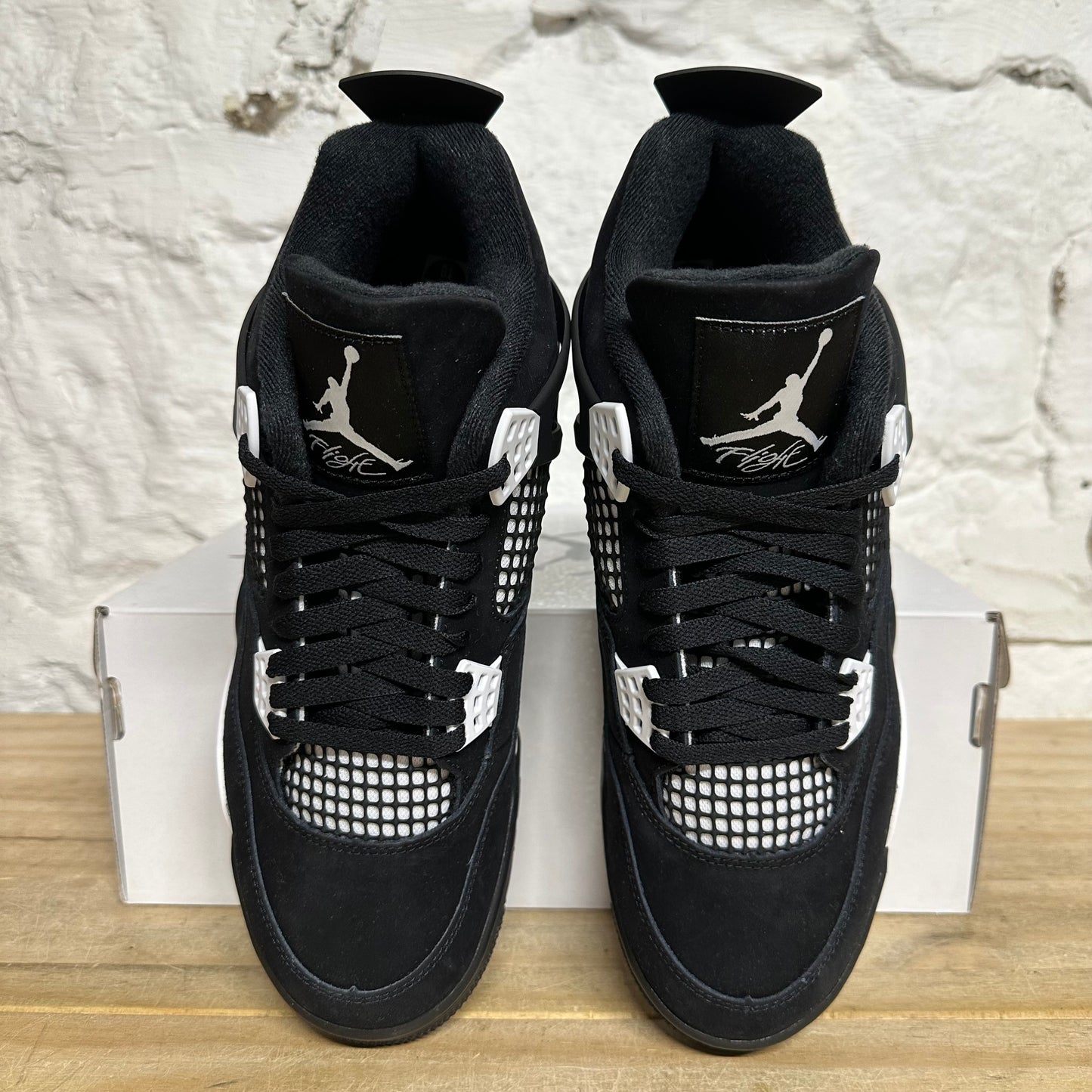 Air Jordan 4 White Thunder Sz 10 DS