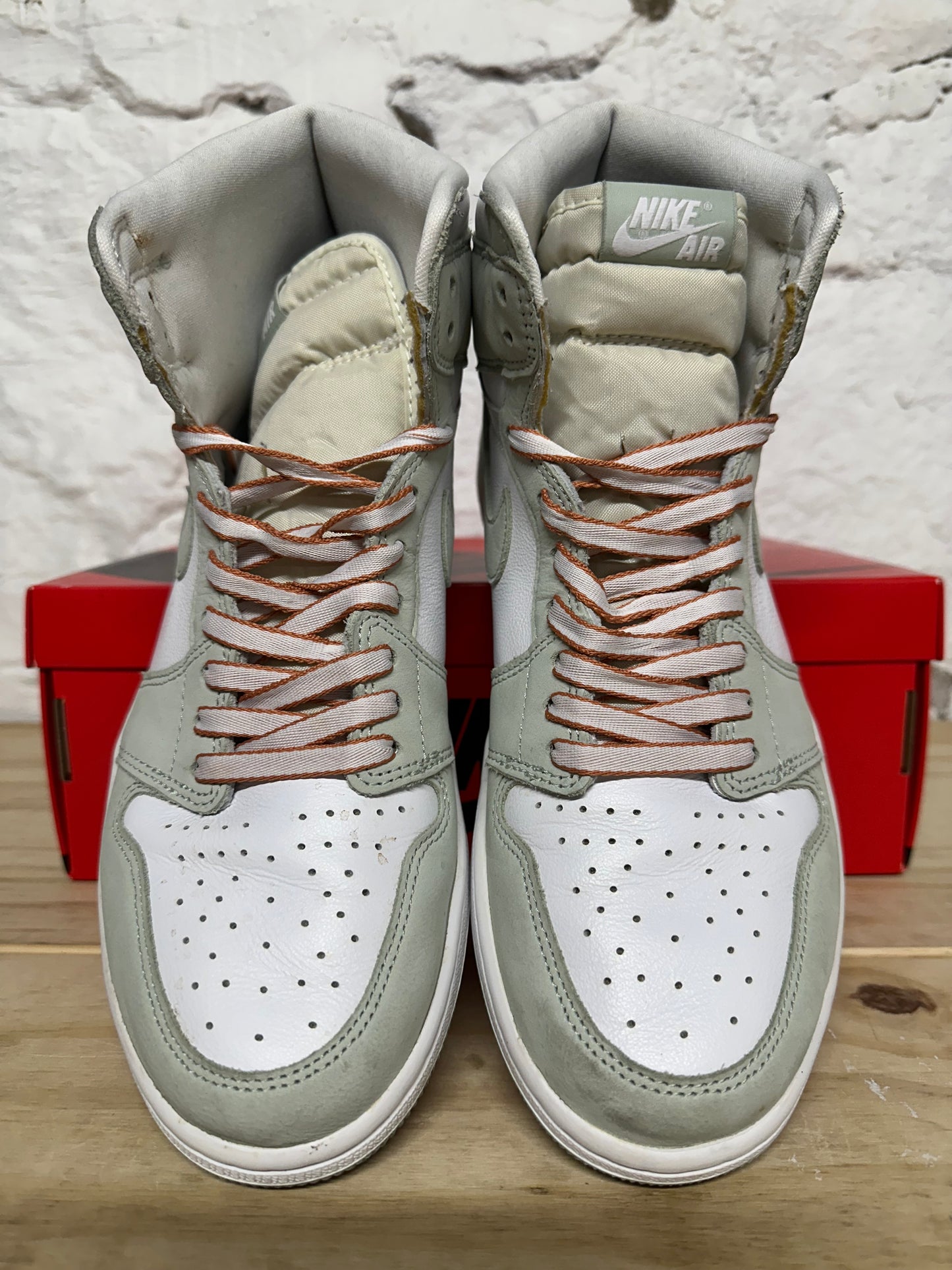 Air Jordan 1 High Seafoam Sz 9.5 (11W)
