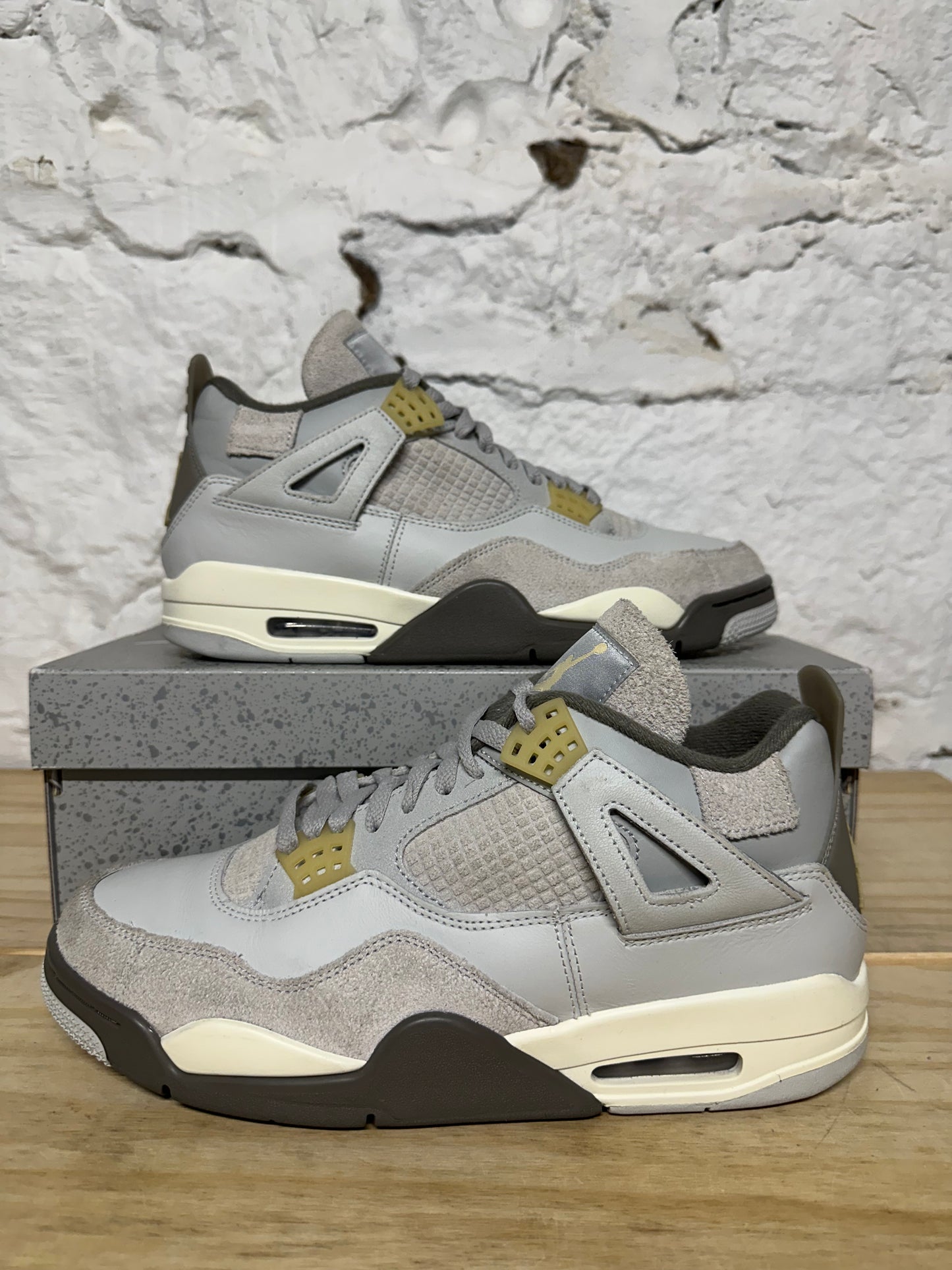 Air Jordan 4 Photon Dust Sz 10.5