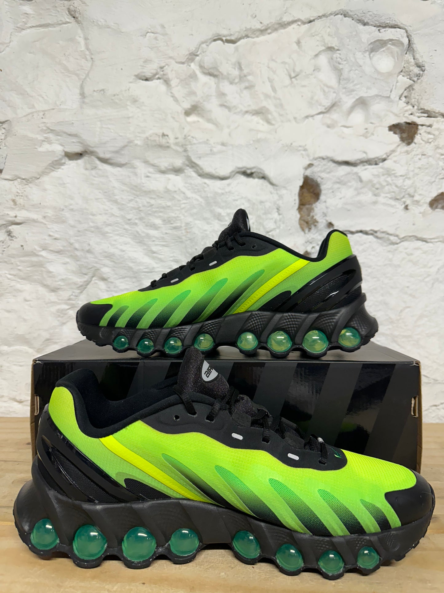 Nike Air Max DN8 Black Green Strike Sz 12