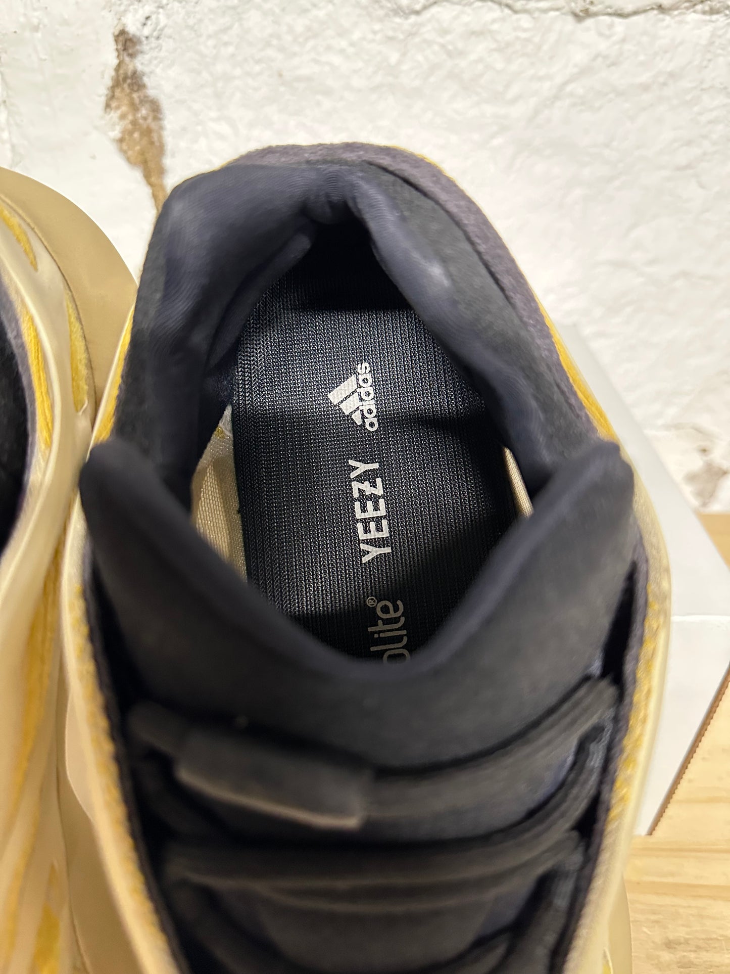 Yeezy 700 V3 Safflower Sz 12