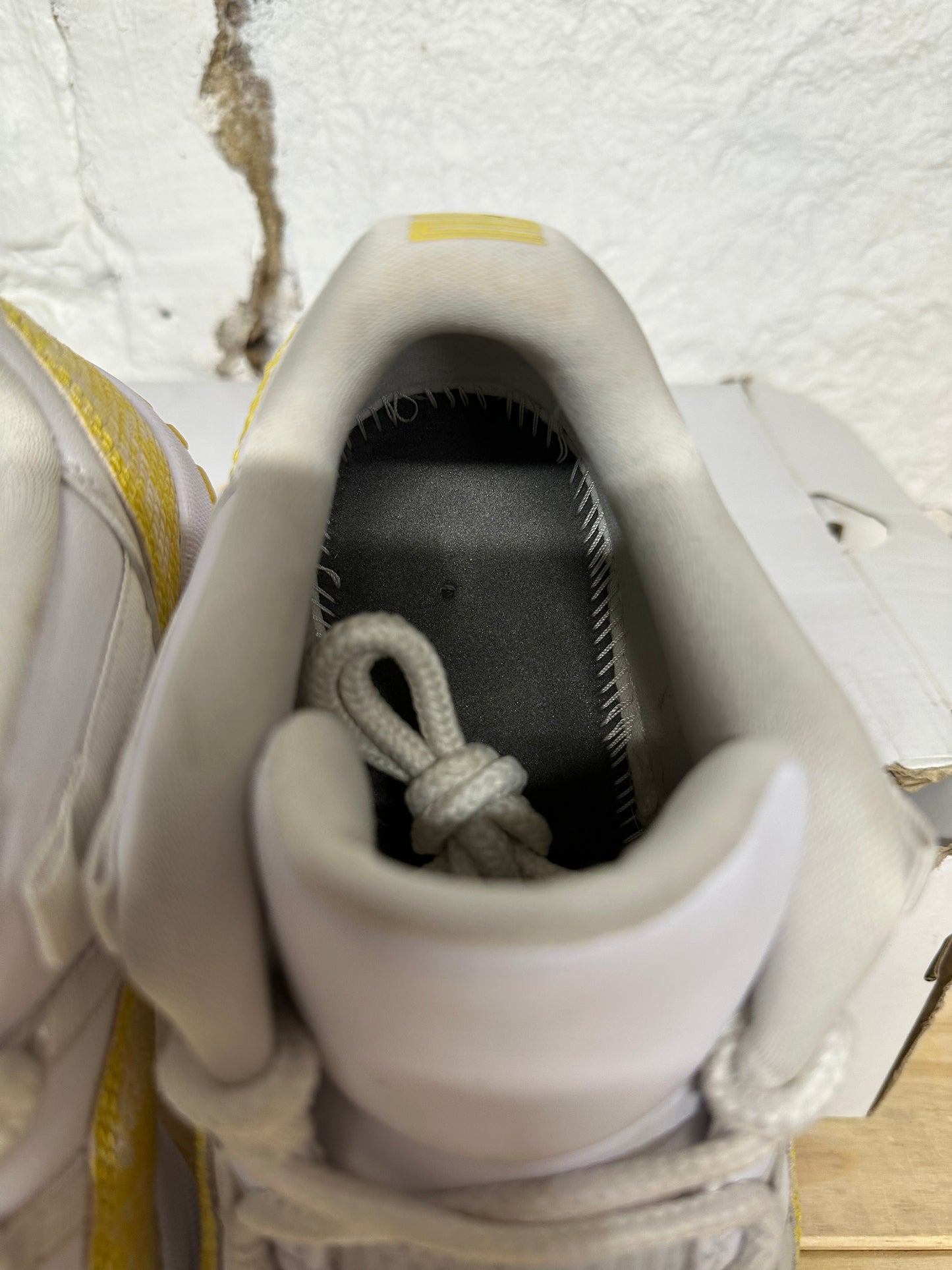 Air Jordan 11 Low Yellow Snakeskin Sz 8.5 (10W)