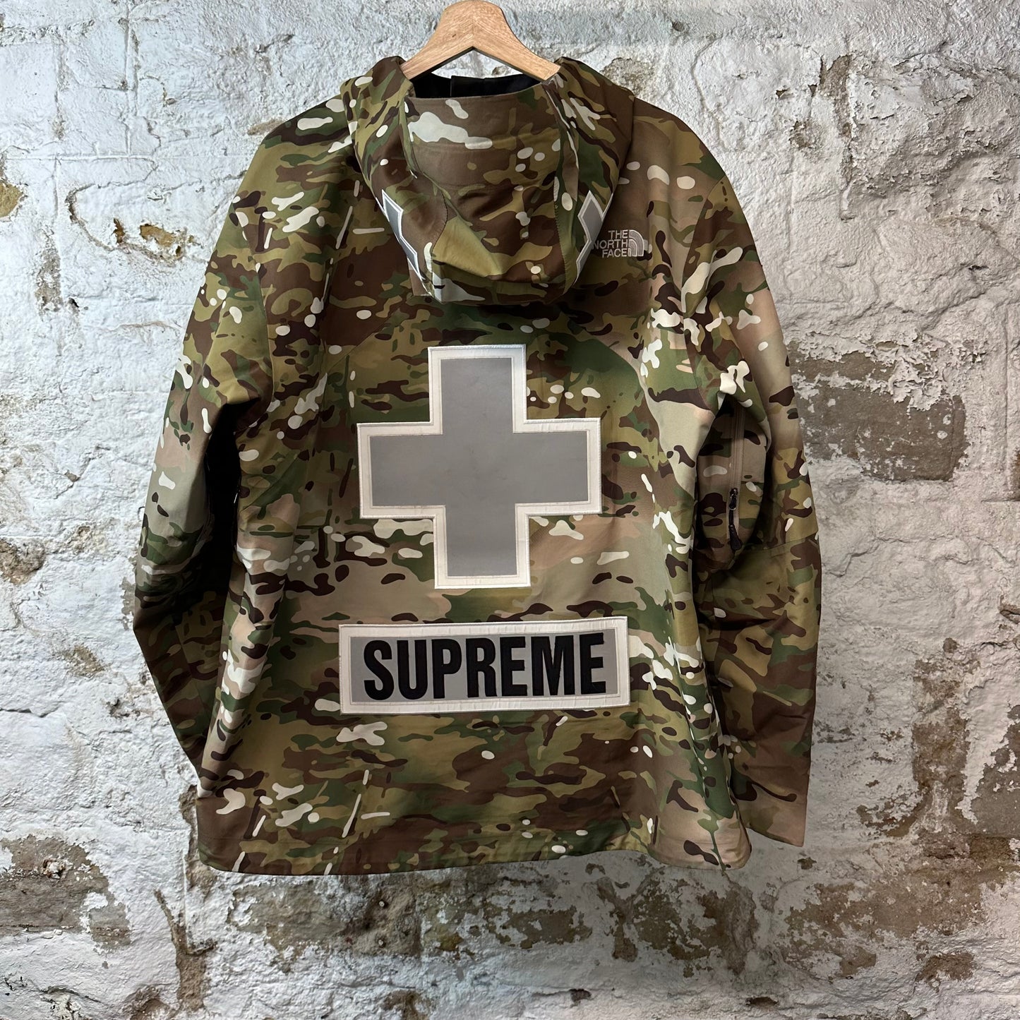 Supreme TNF Tape Seam Camo Summit Jacket Sz L