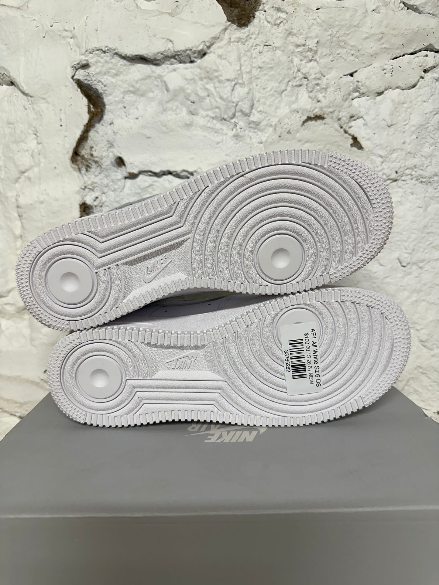 Nike Air Force 1 Low Triple White Sz 6 DS