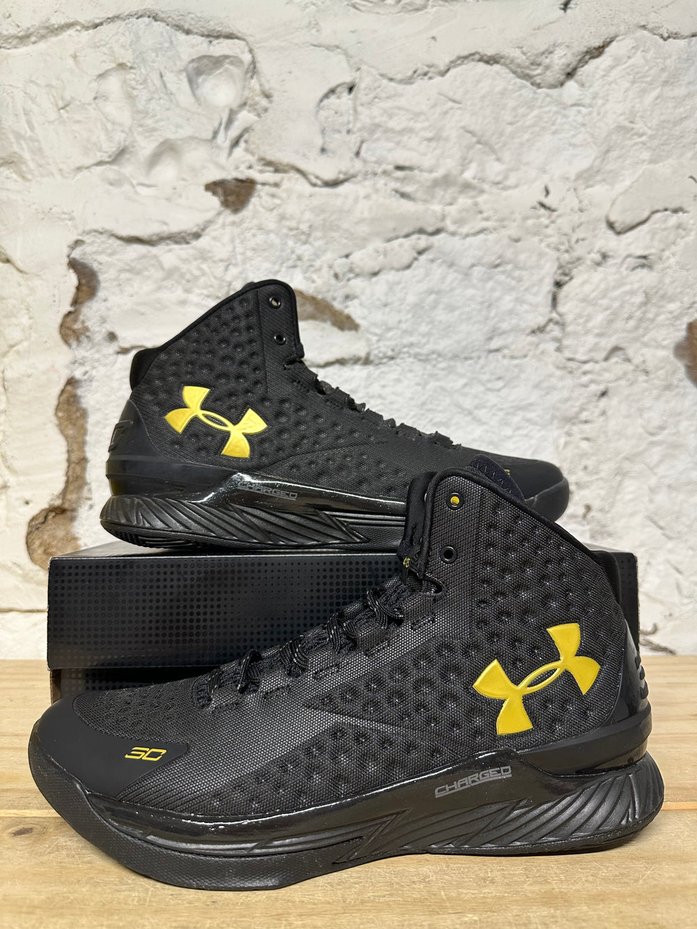 Under Armour Curry 1 Black And Gold Banner Sz 10 DS