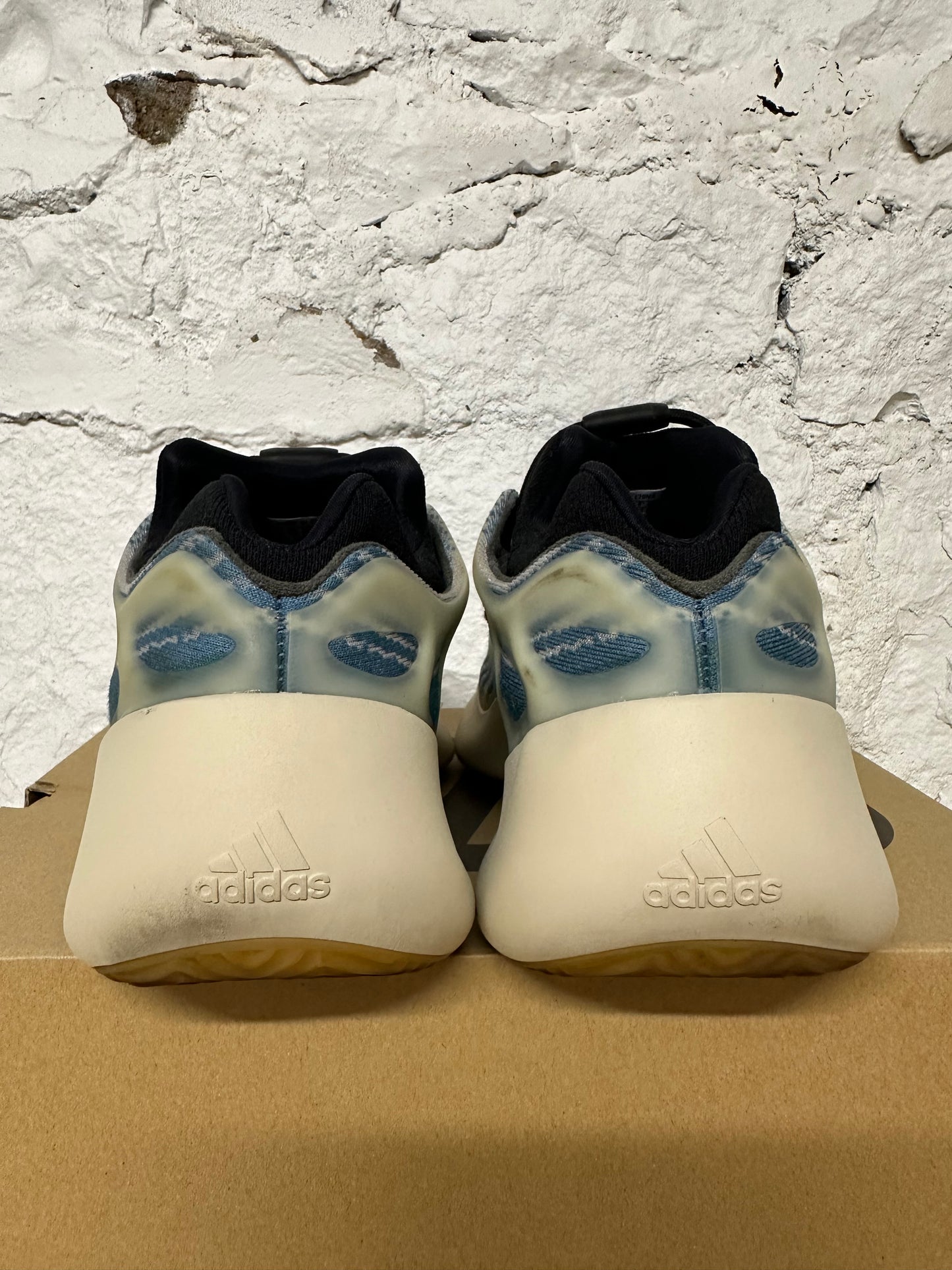 Yeezy 700 Kyanite Sz 10.5