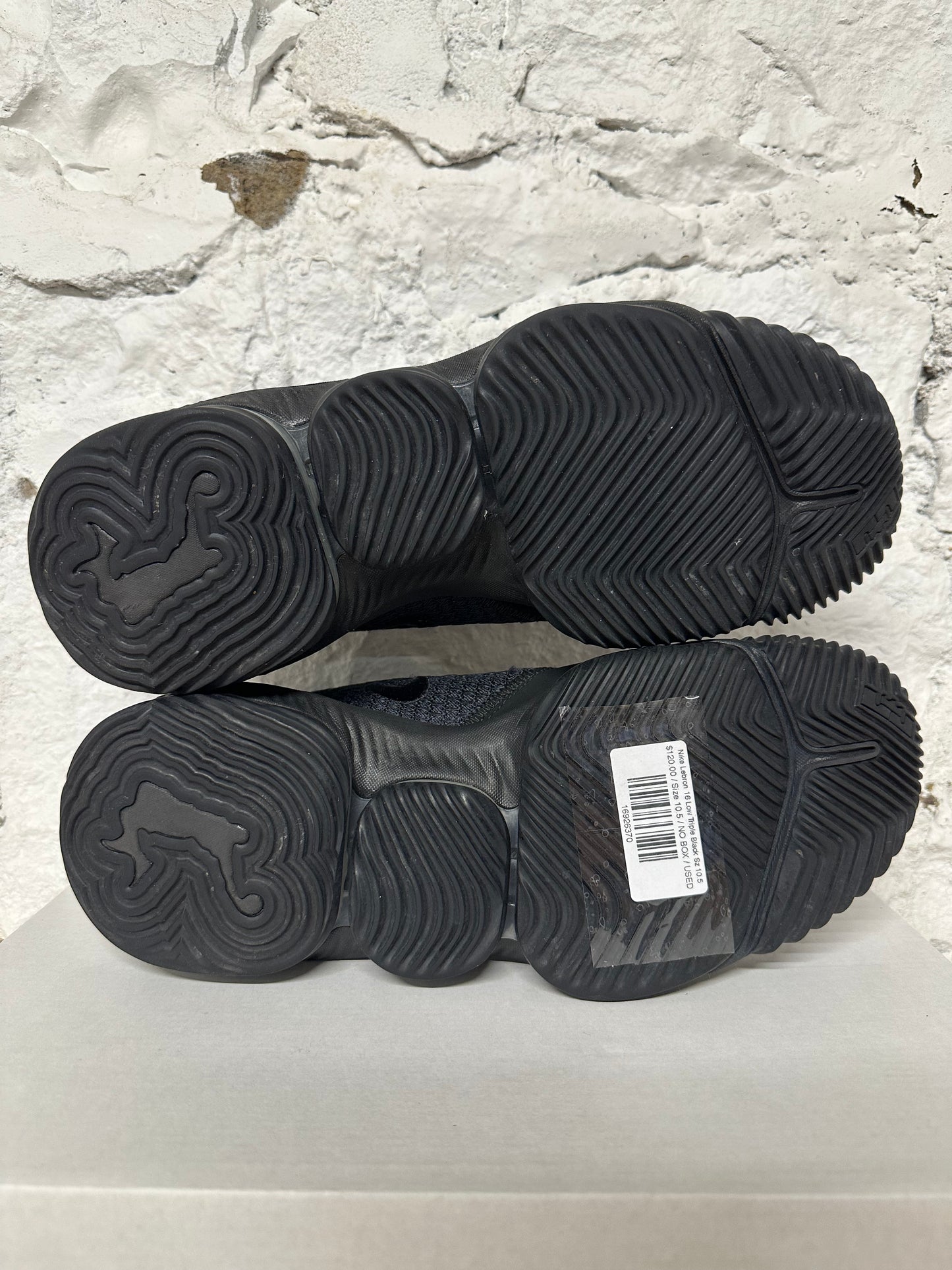 Nike LeBron 16 Low Triple Black Sz 10.5
