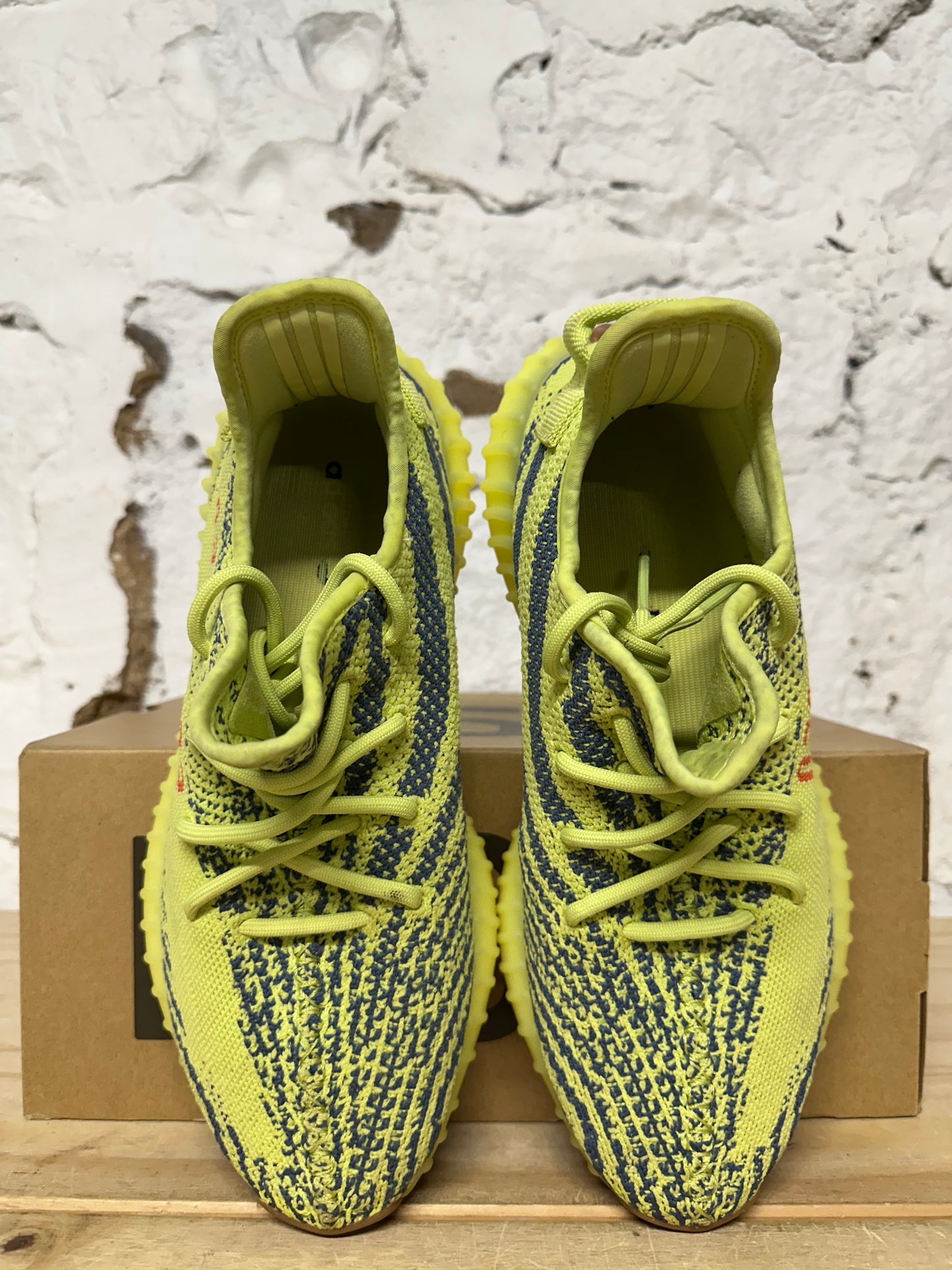 Yeezy 350 V2 Semi Frozen Yellow Sz 9