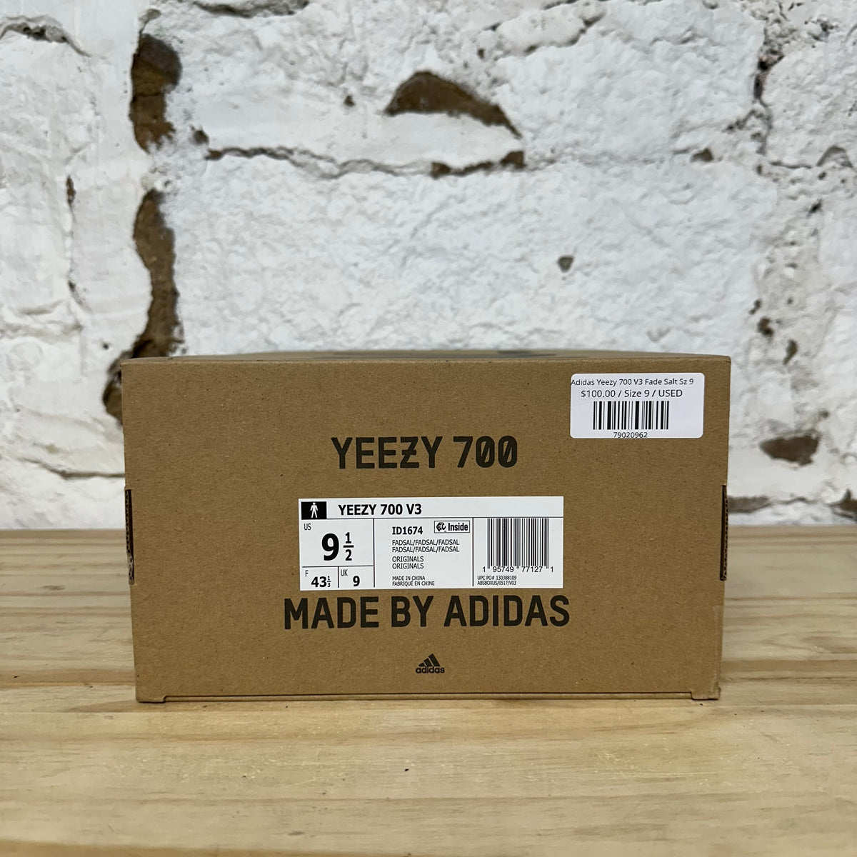 Yeezy 700 V3 Fade Salt Sz 9