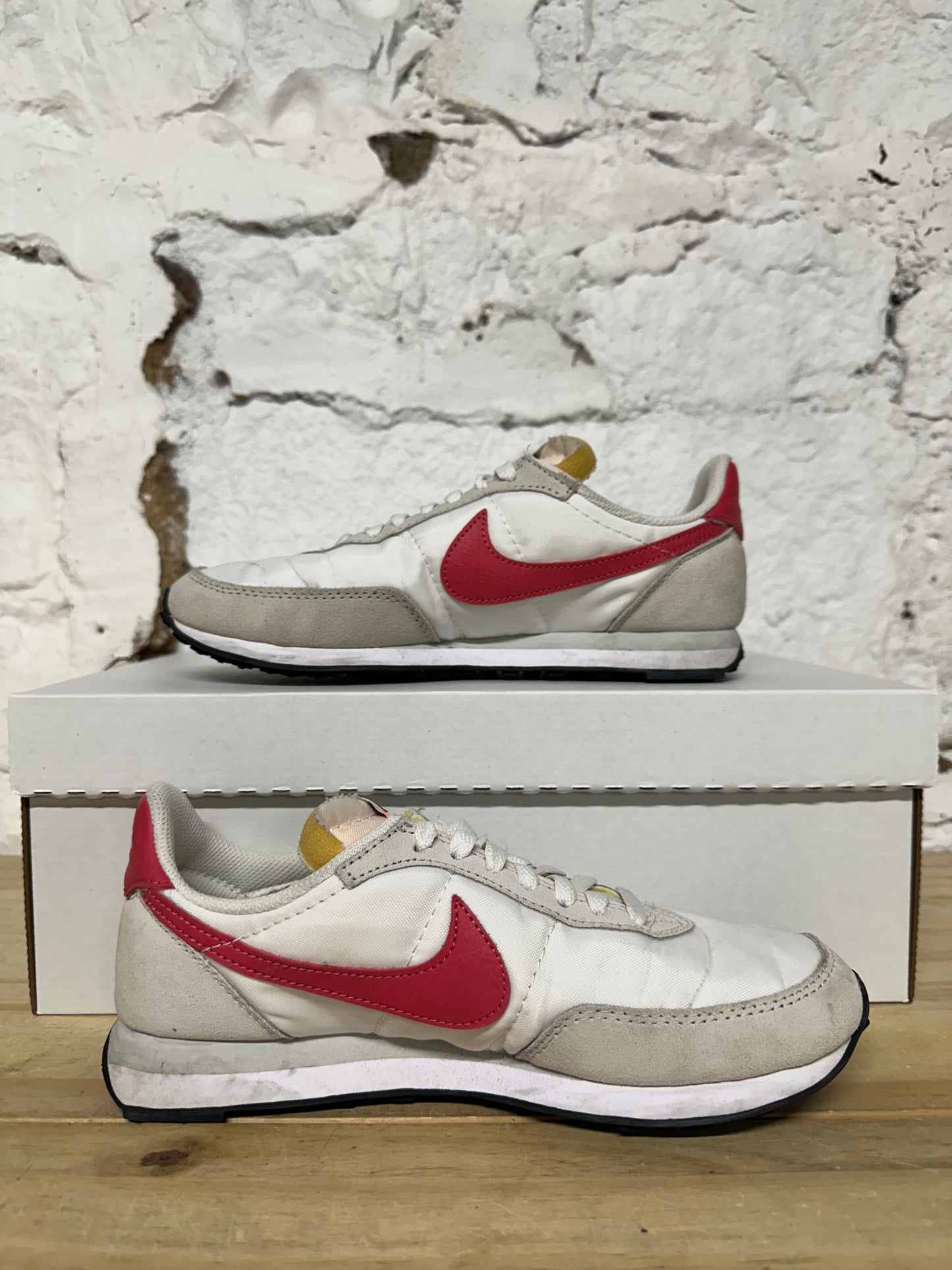 Nike Waffle Trainer 2 Photon Dust Sz 5 (6.5W)