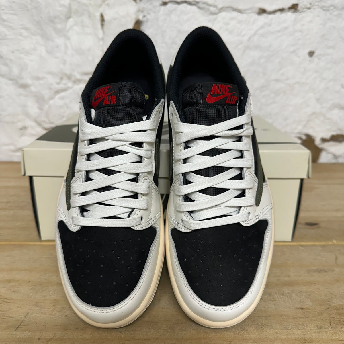 Air Jordan 1 Low Travis Scott Olive Sz 6 (7.5W)