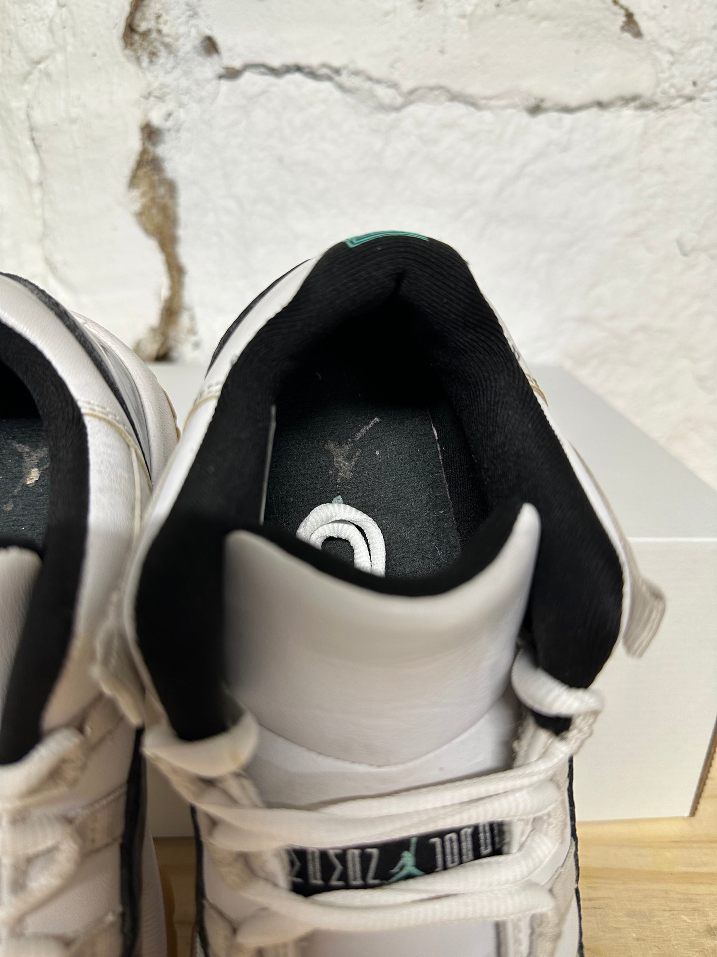 Air Jordan 11 Low Emerald Sz 5.5Y