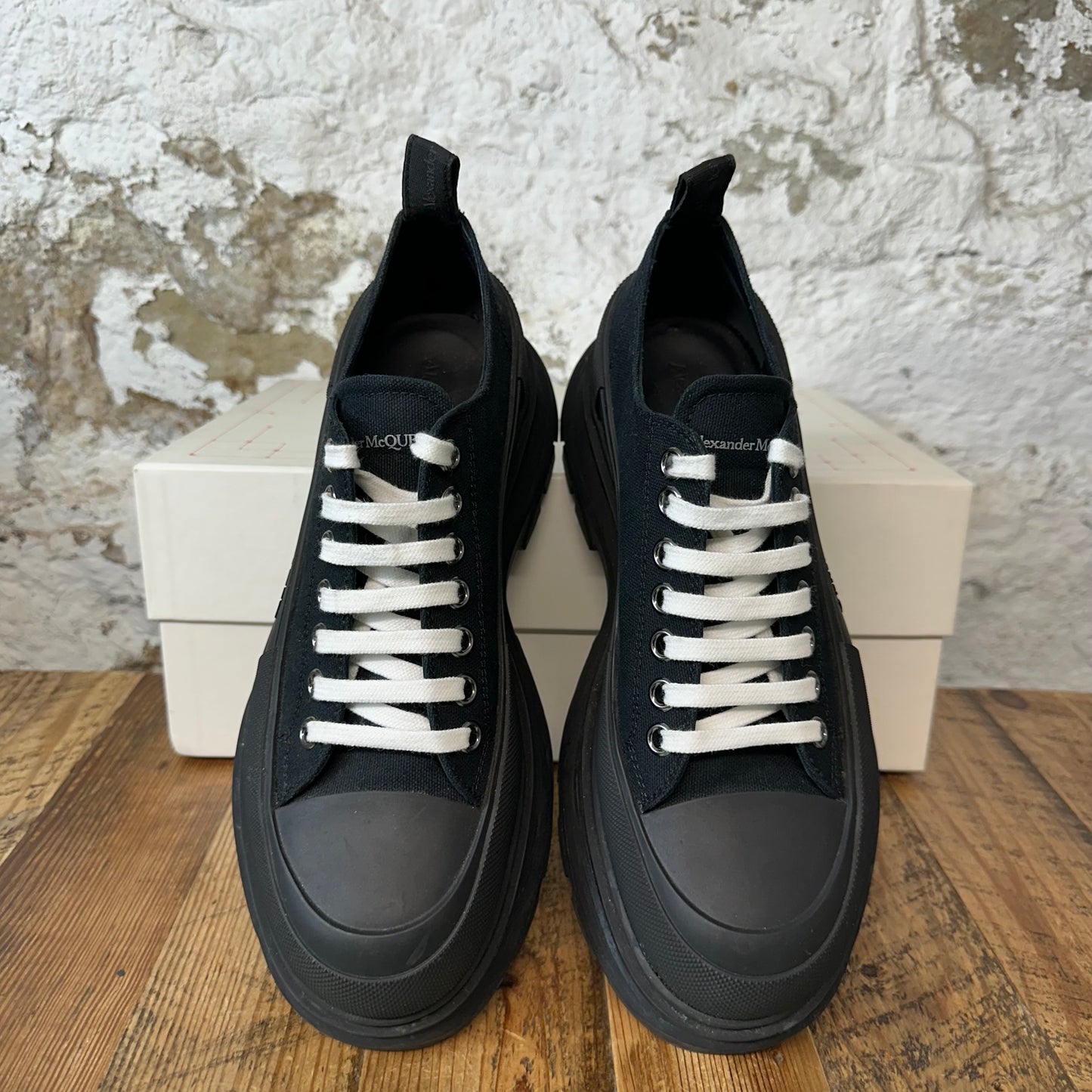 Alexander Mcqueen Black Tread Boot Low Sz 9 (42)