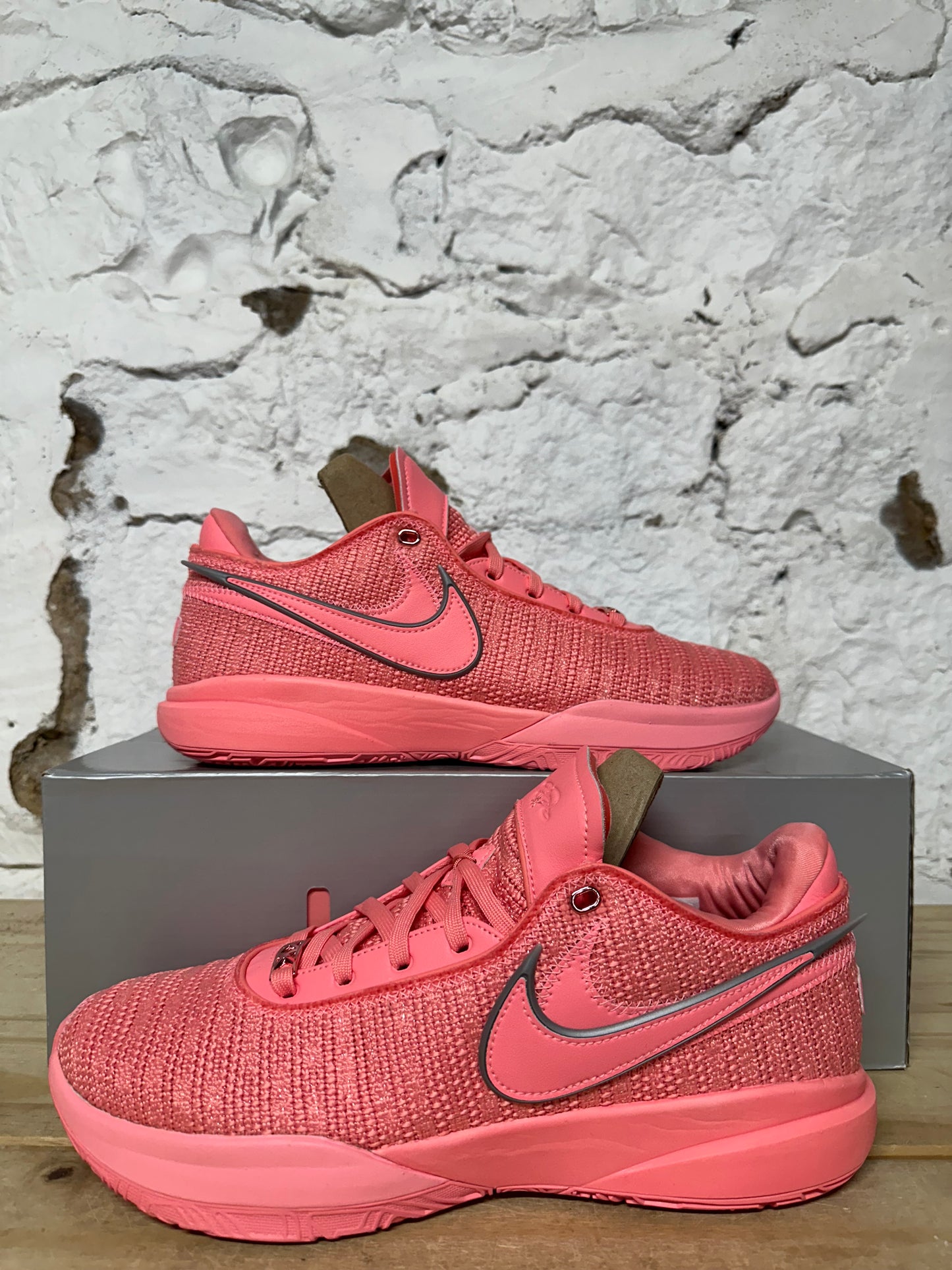 Nike Lebron 20 Pink Diamond Sz 11 DS