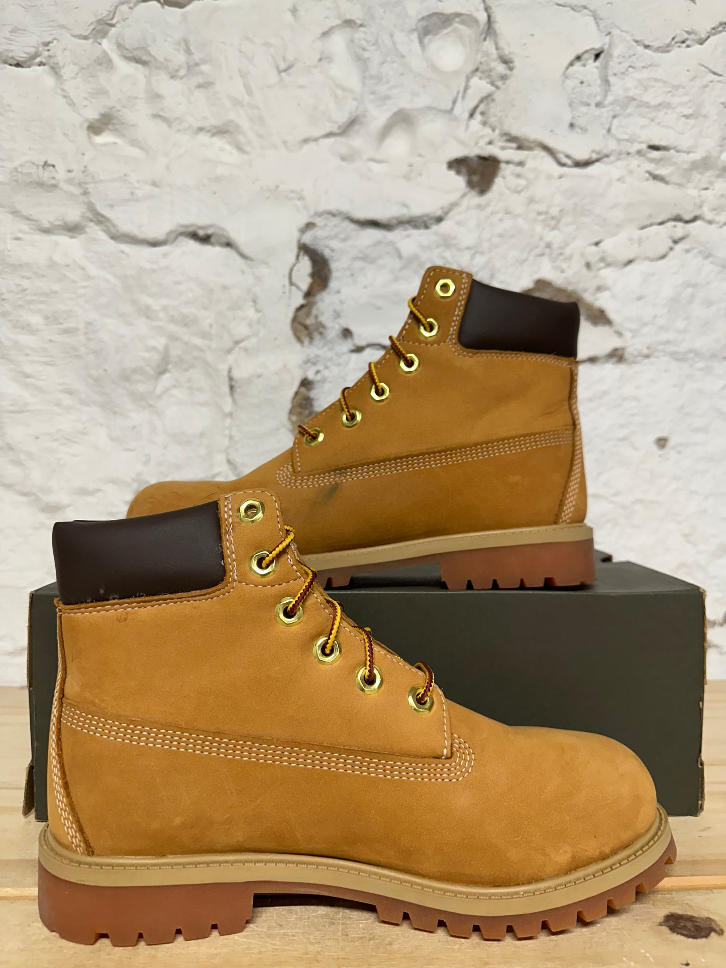 Timberland 6 Inch Boot Wheat Sz 7