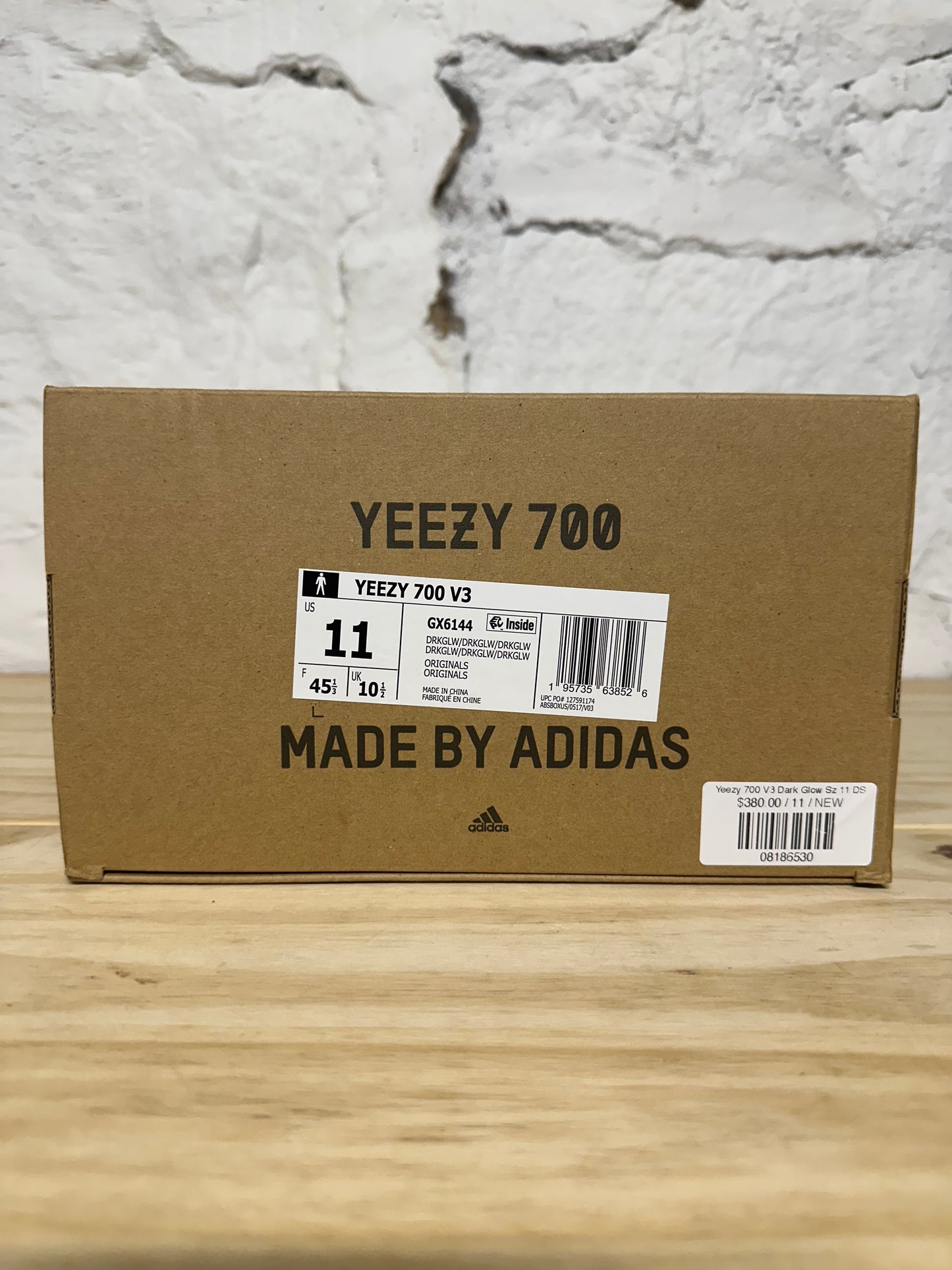 Yeezy 700 V3 Dark Glow Sz 11 DS