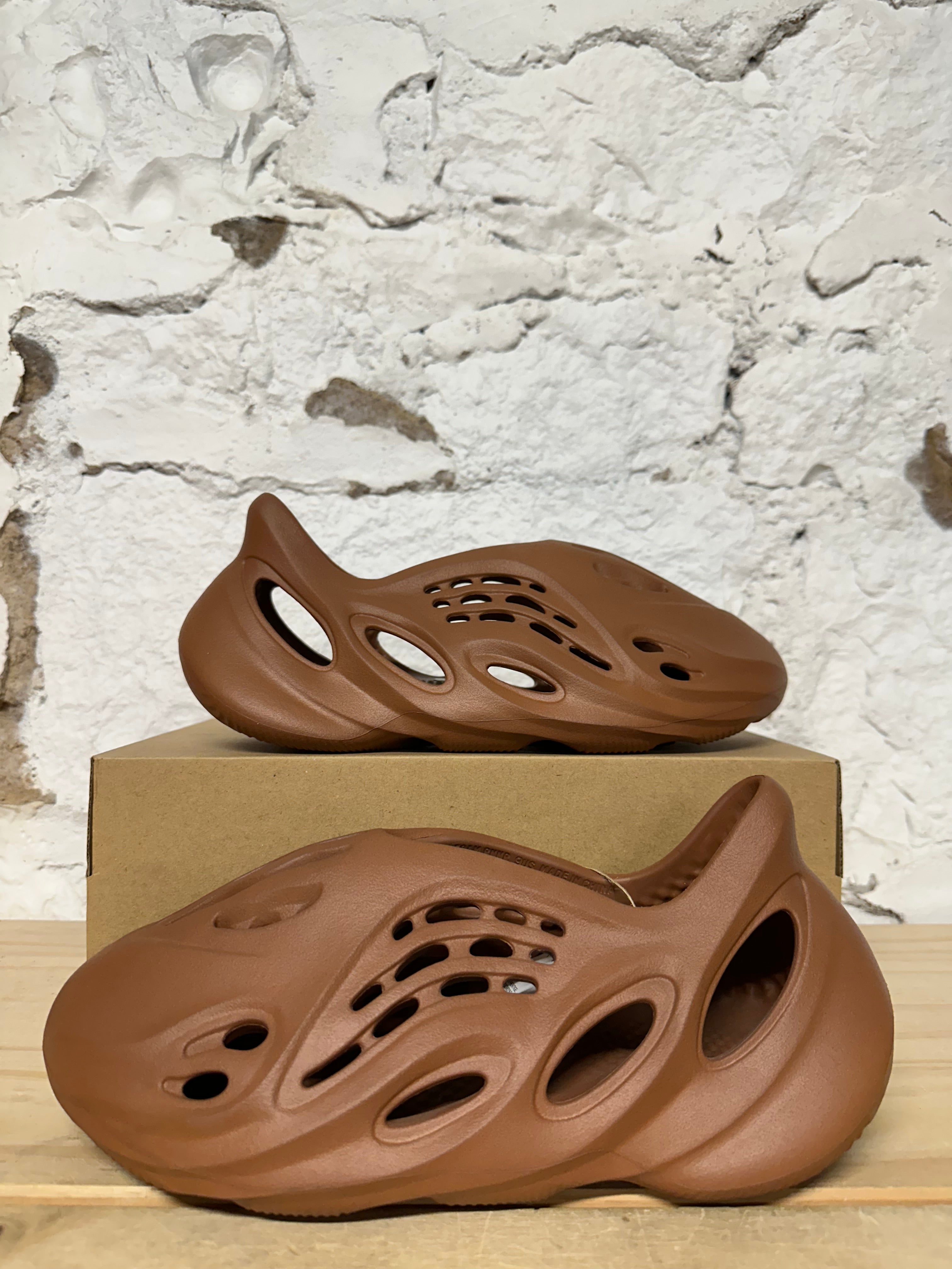 Yeezy Foam Runner Clay Red Sz 9 DS