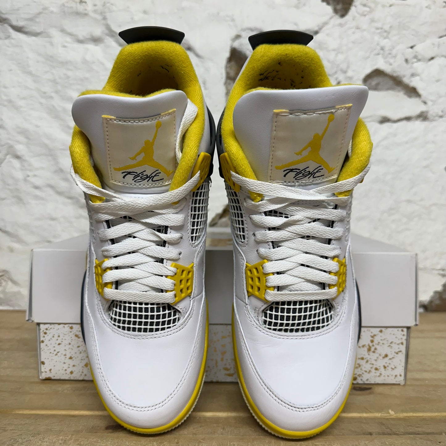 Air Jordan 4 Vivid Sulfer Sz 8.5 (10W)