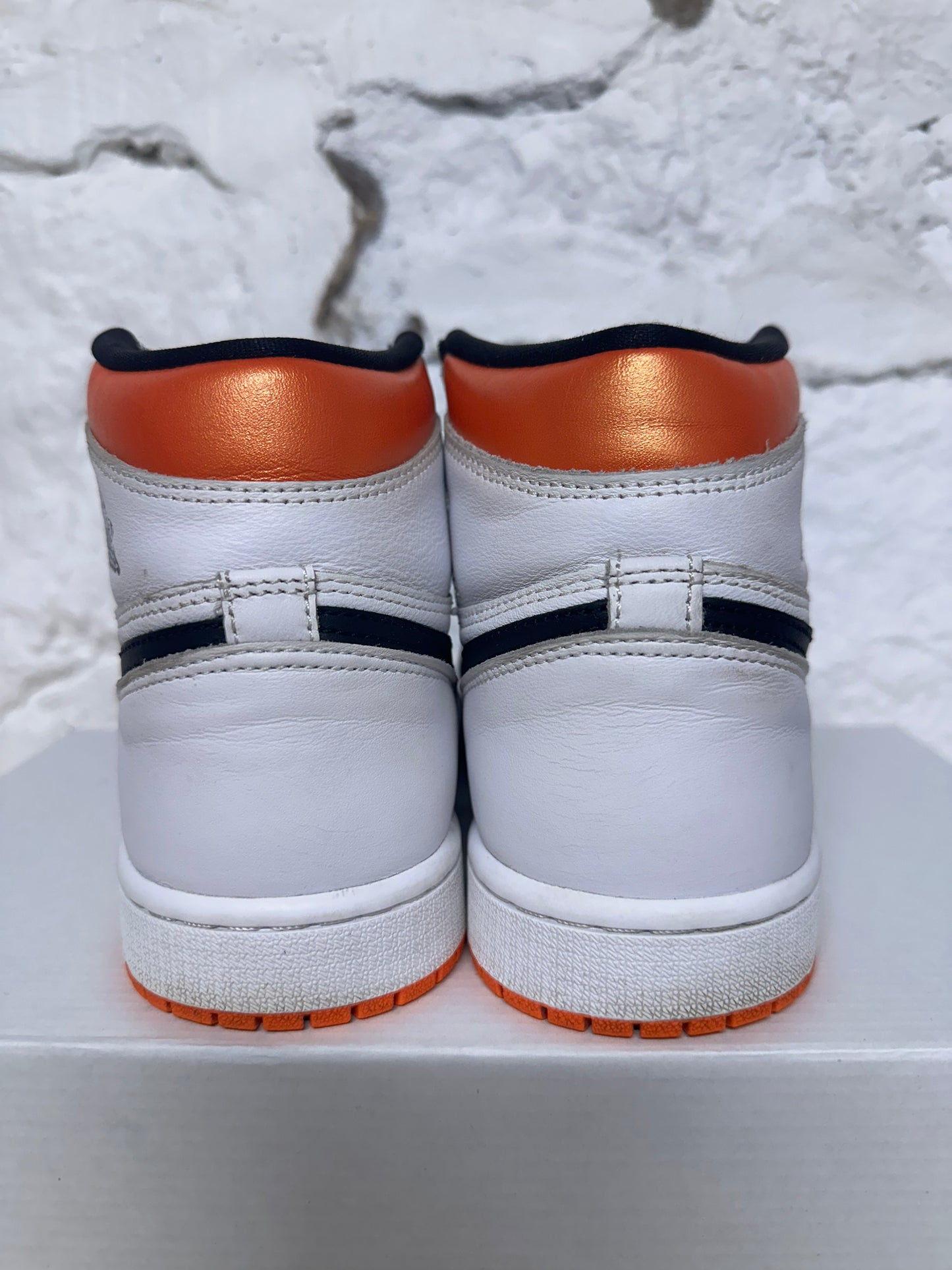 Air Jordan 1 High Electro Orange Sz 7.5